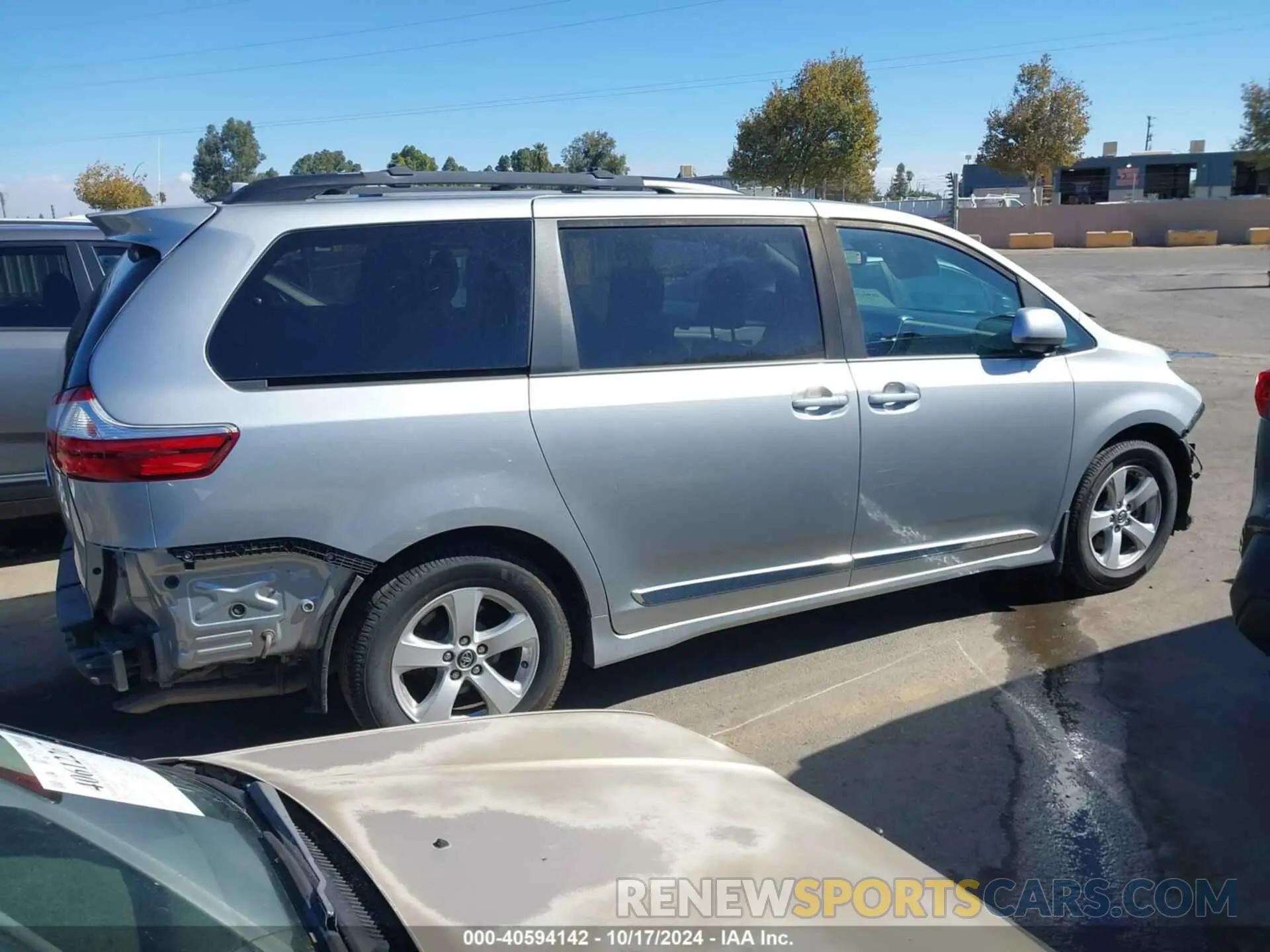 14 fotografías del automóvil dañado 5TDKZ3DC6KS989605 TOYOTA SIENNA 2019