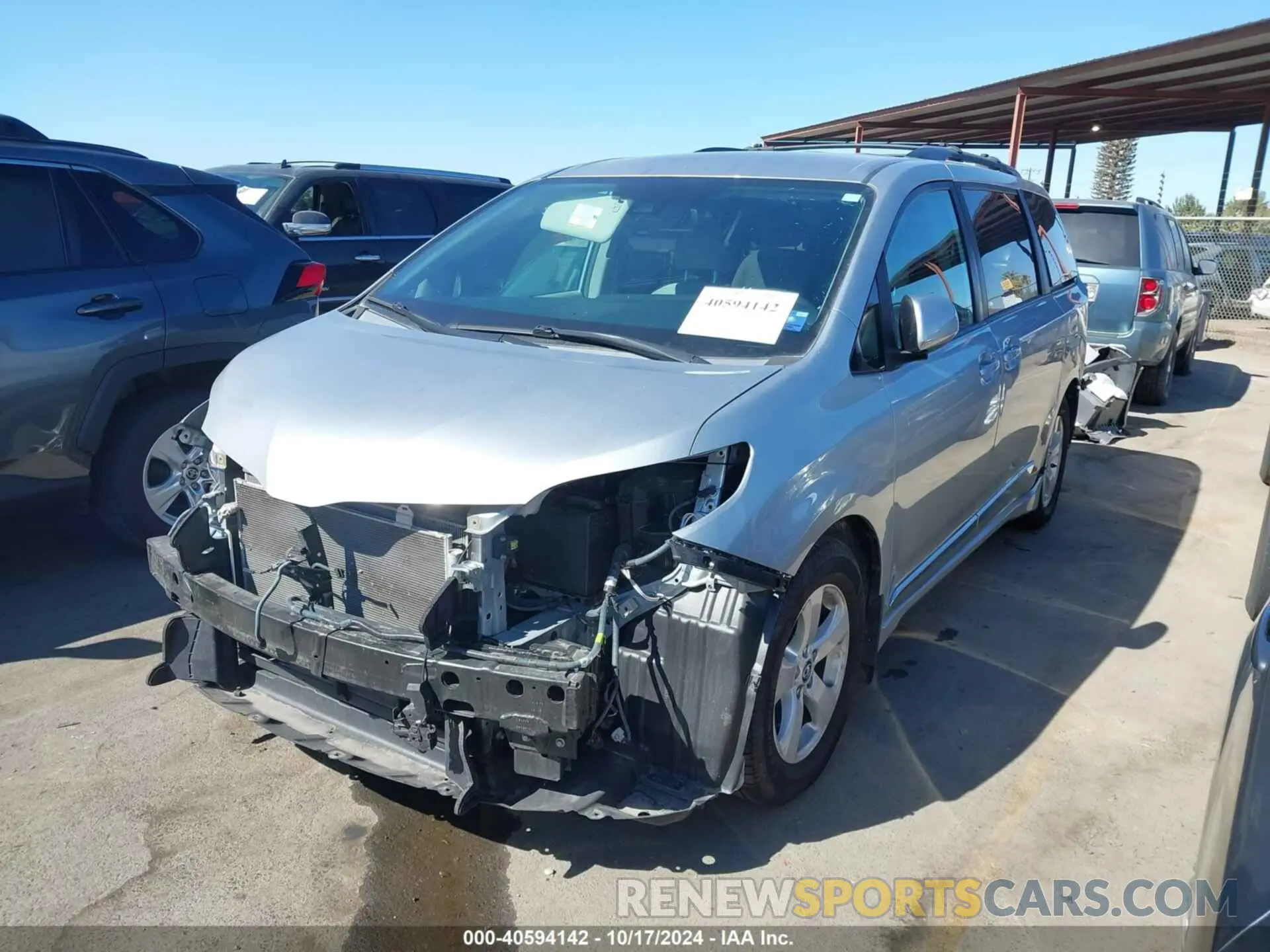 2 fotografías del automóvil dañado 5TDKZ3DC6KS989605 TOYOTA SIENNA 2019