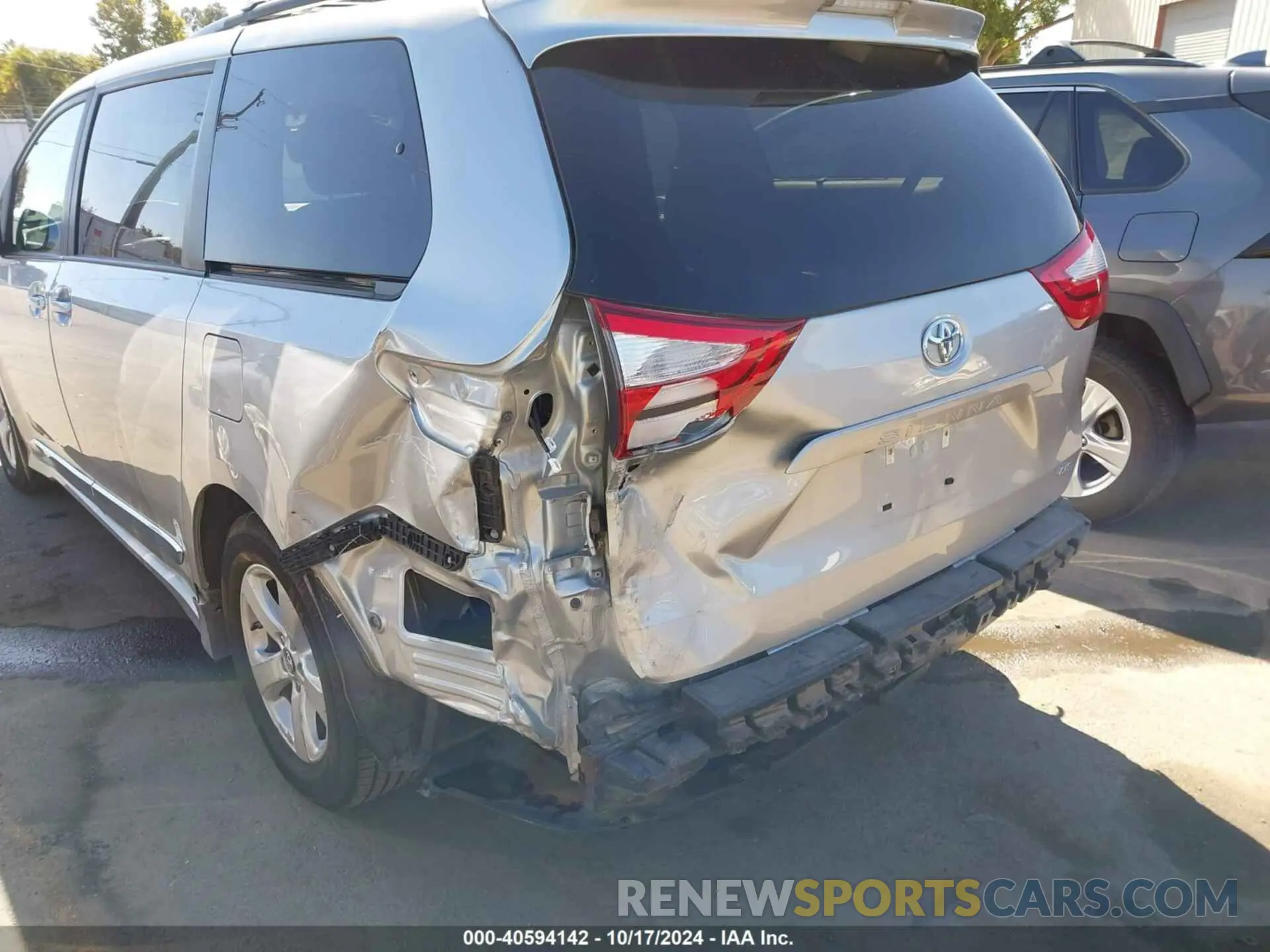 6 fotografías del automóvil dañado 5TDKZ3DC6KS989605 TOYOTA SIENNA 2019
