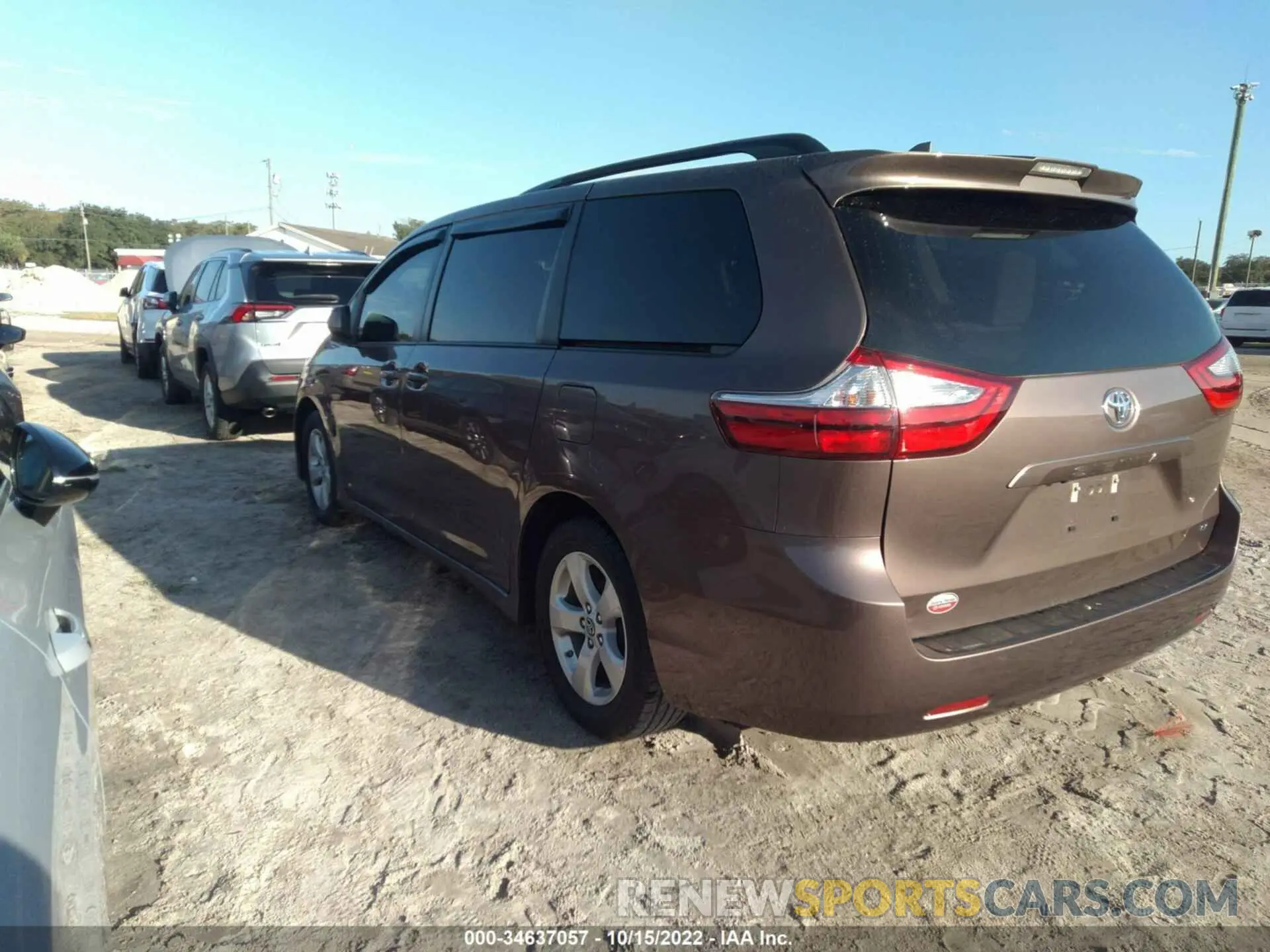 3 fotografías del automóvil dañado 5TDKZ3DC7KS999494 TOYOTA SIENNA 2019