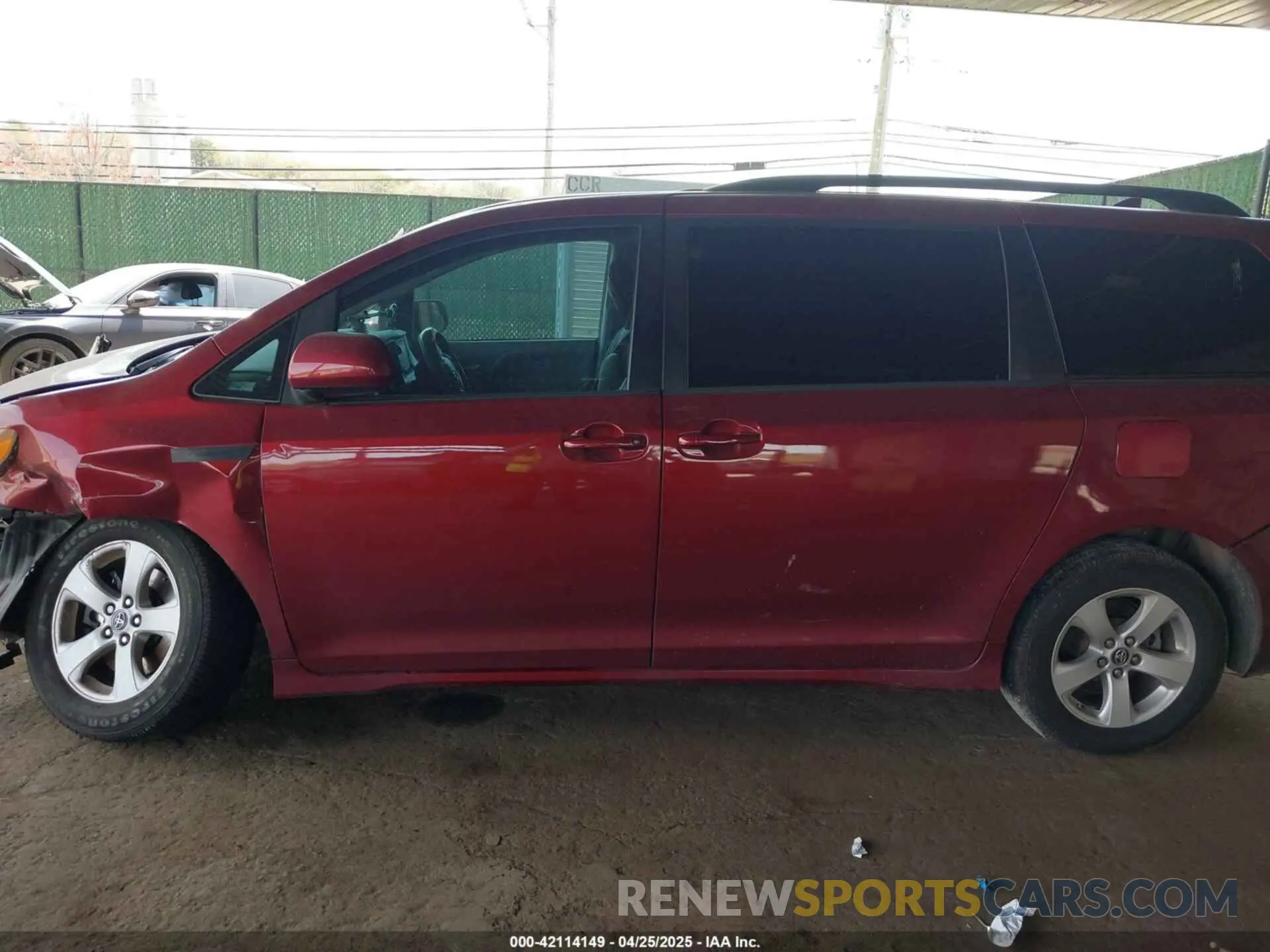 14 fotografías del automóvil dañado 5TDKZ3DC8KS988357 TOYOTA SIENNA 2019