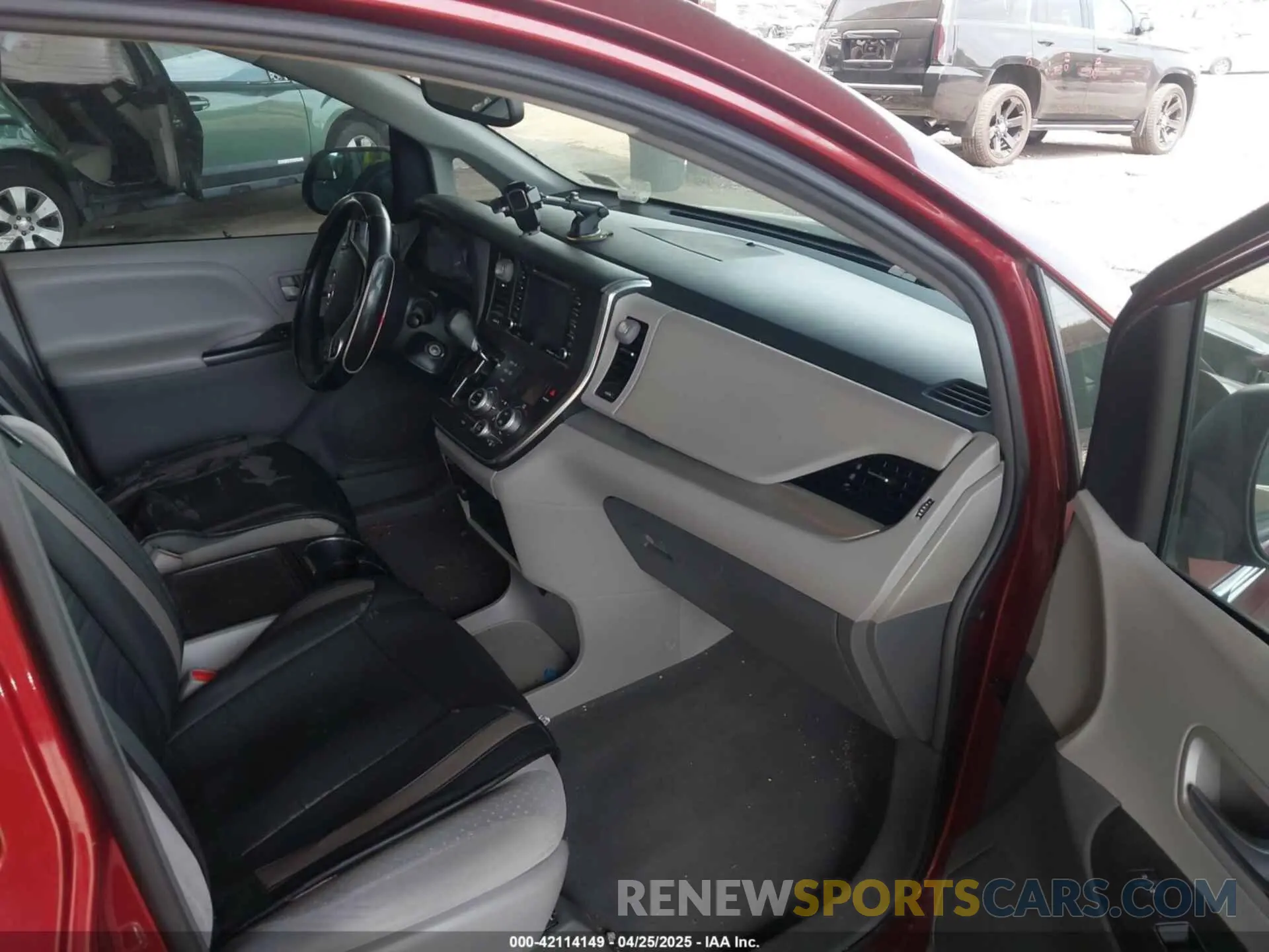 5 fotografías del automóvil dañado 5TDKZ3DC8KS988357 TOYOTA SIENNA 2019