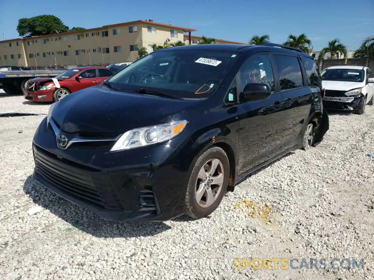 2 fotografías del automóvil dañado 5TDKZ3DC9KS004102 TOYOTA SIENNA 2019