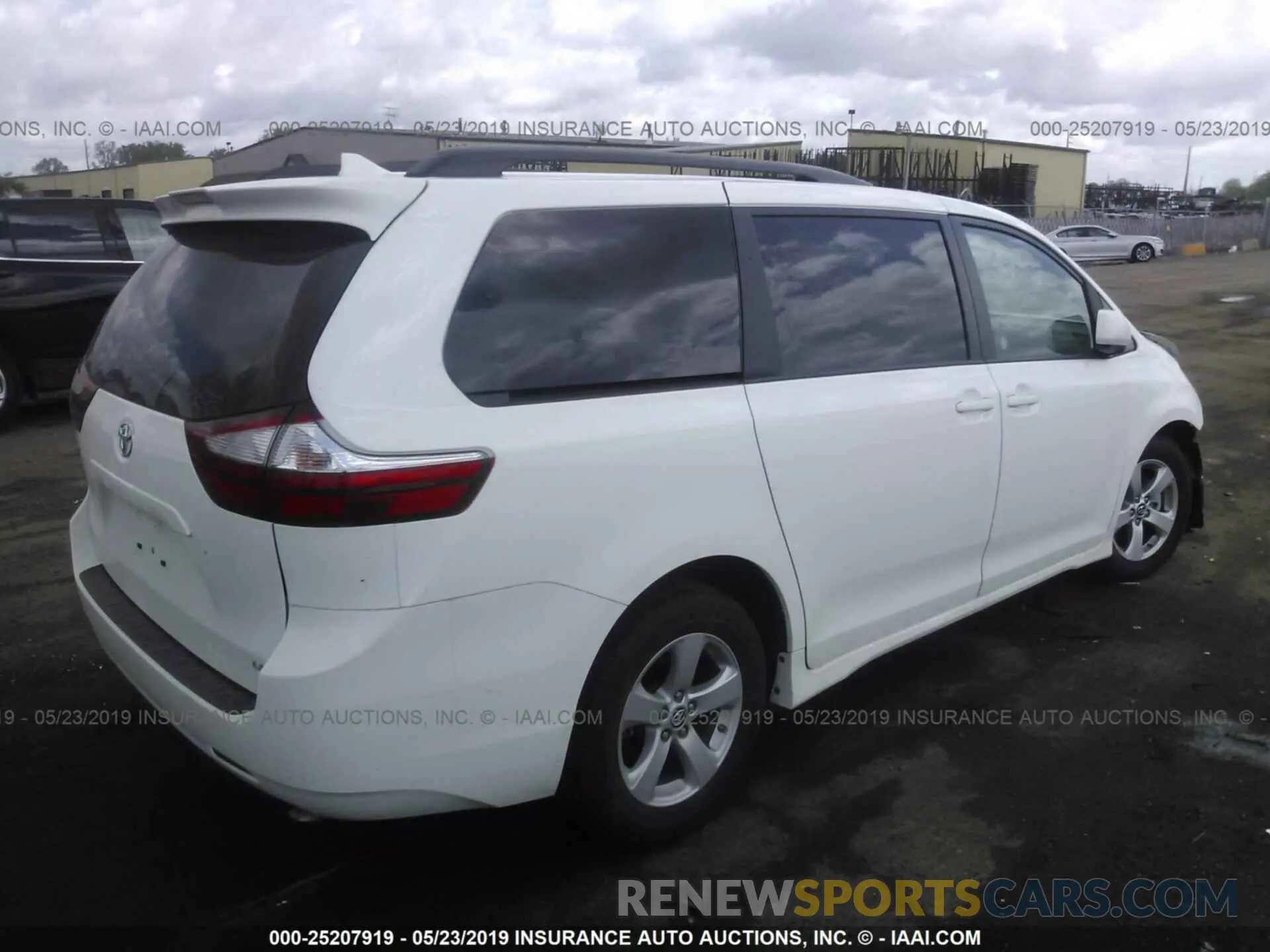 4 fotografías del automóvil dañado 5TDKZ3DC9KS011454 TOYOTA SIENNA 2019