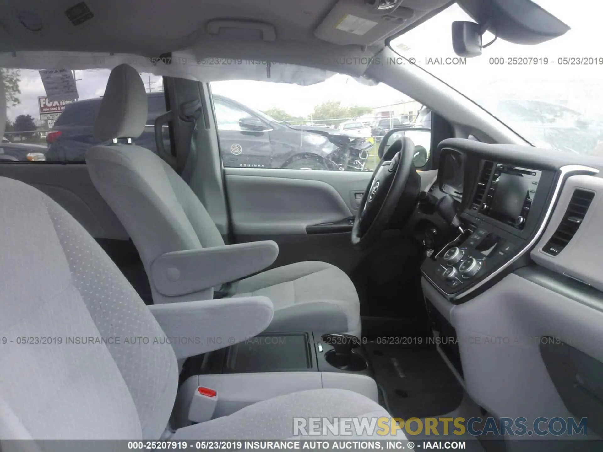 5 fotografías del automóvil dañado 5TDKZ3DC9KS011454 TOYOTA SIENNA 2019