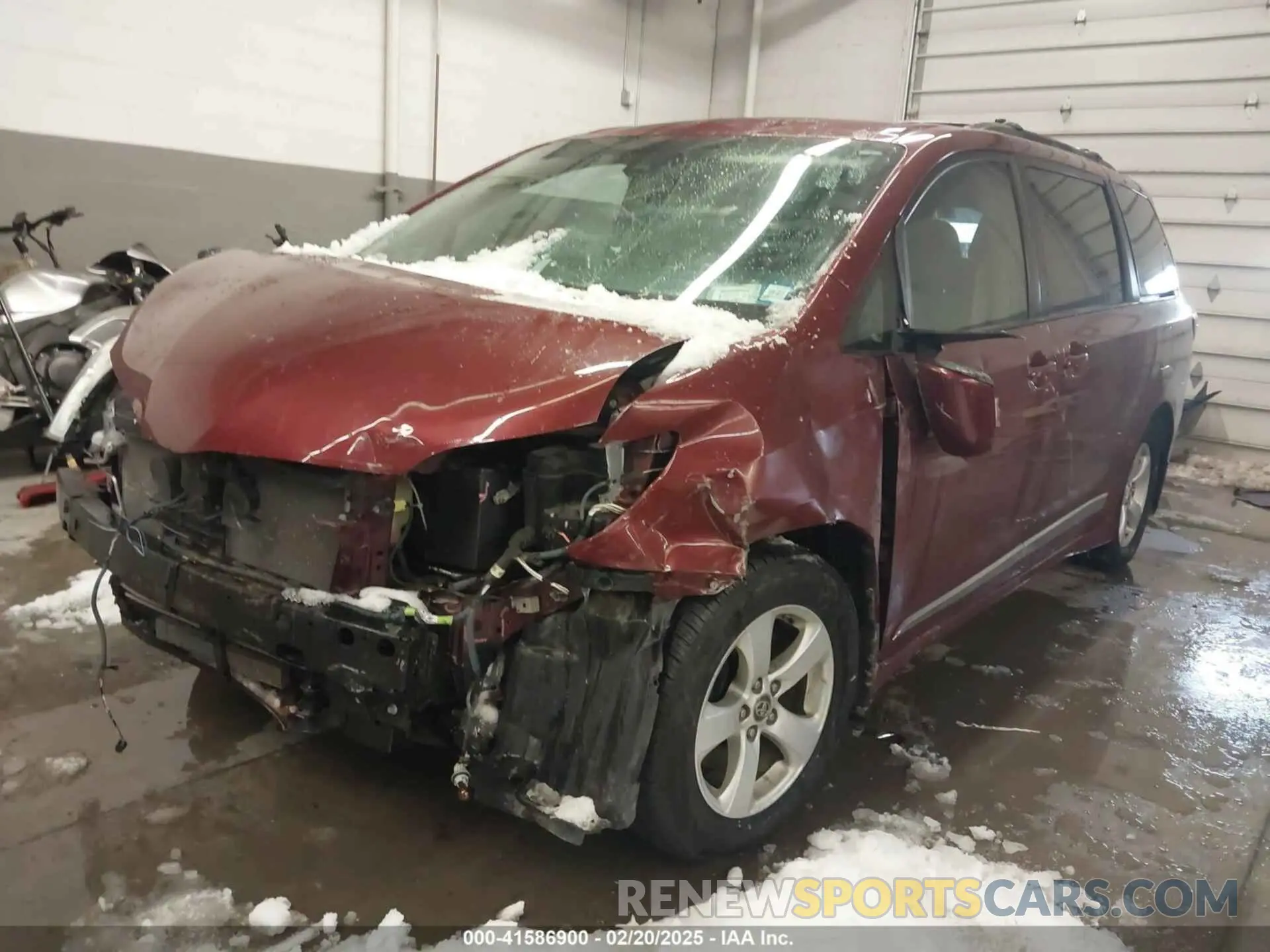 2 fotografías del automóvil dañado 5TDKZ3DC9KS015195 TOYOTA SIENNA 2019