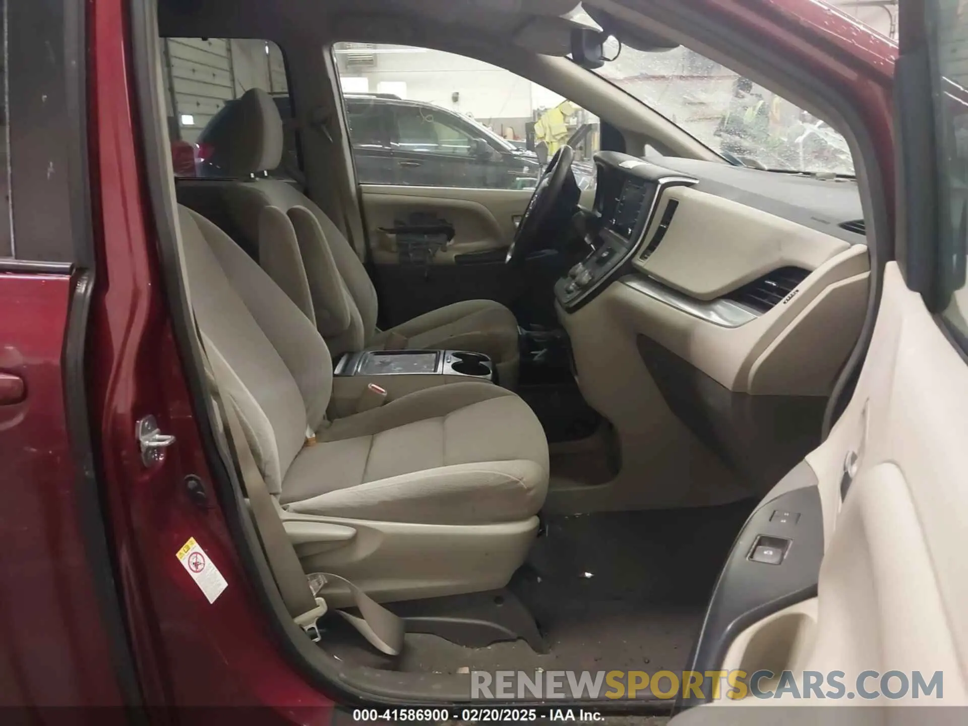 5 fotografías del automóvil dañado 5TDKZ3DC9KS015195 TOYOTA SIENNA 2019