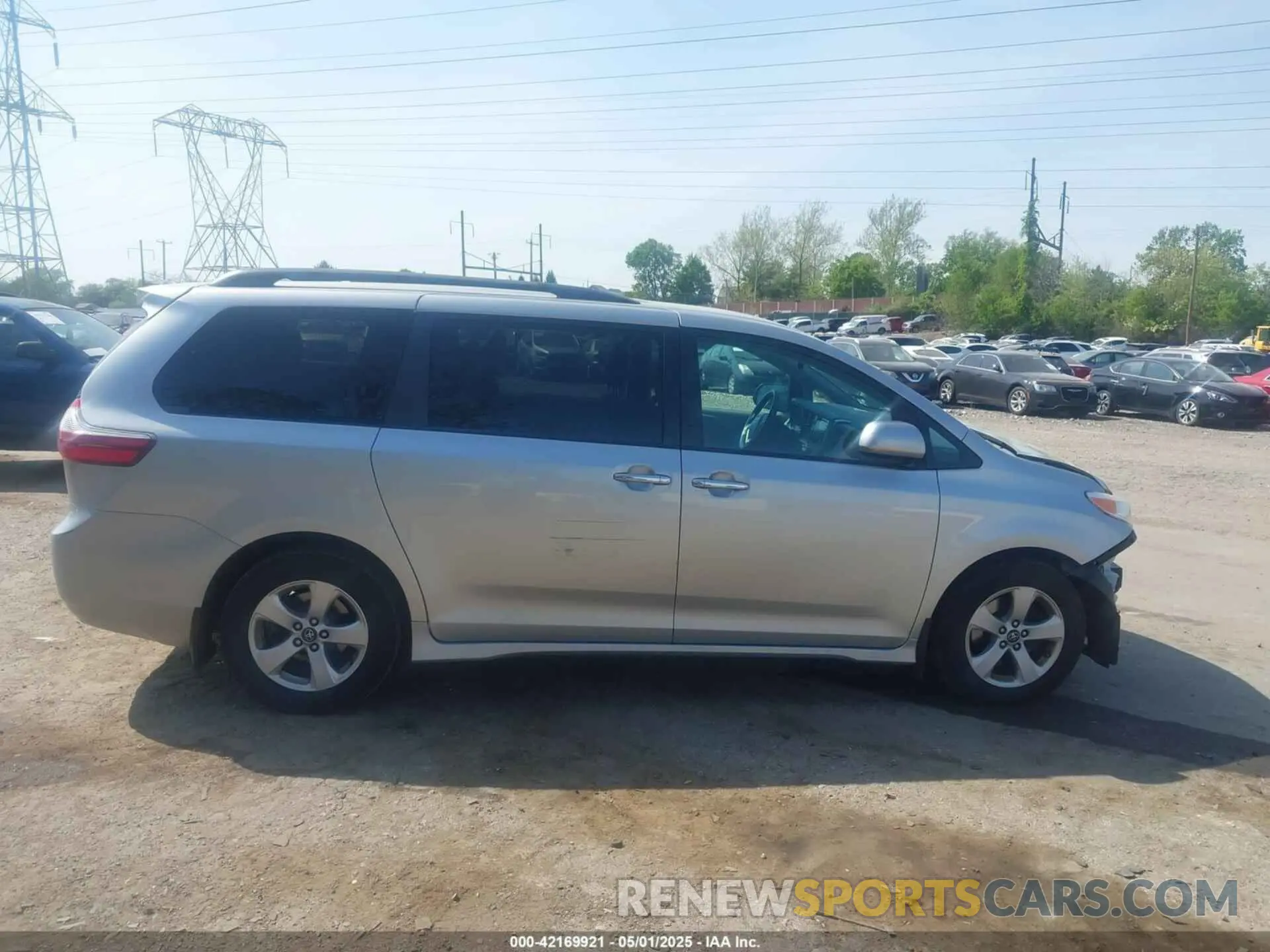 13 fotografías del automóvil dañado 5TDKZ3DC9KS981398 TOYOTA SIENNA 2019
