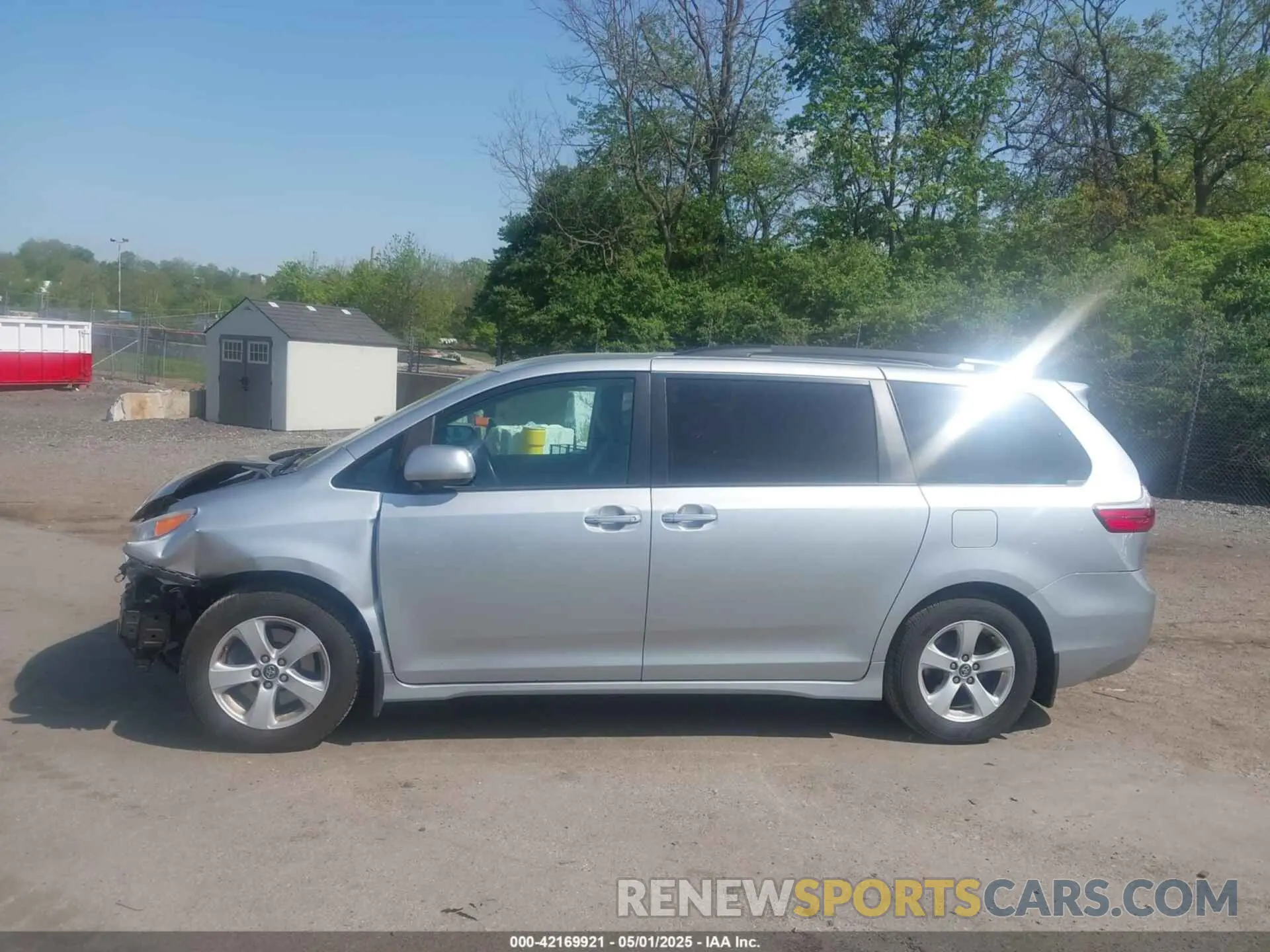 14 fotografías del automóvil dañado 5TDKZ3DC9KS981398 TOYOTA SIENNA 2019