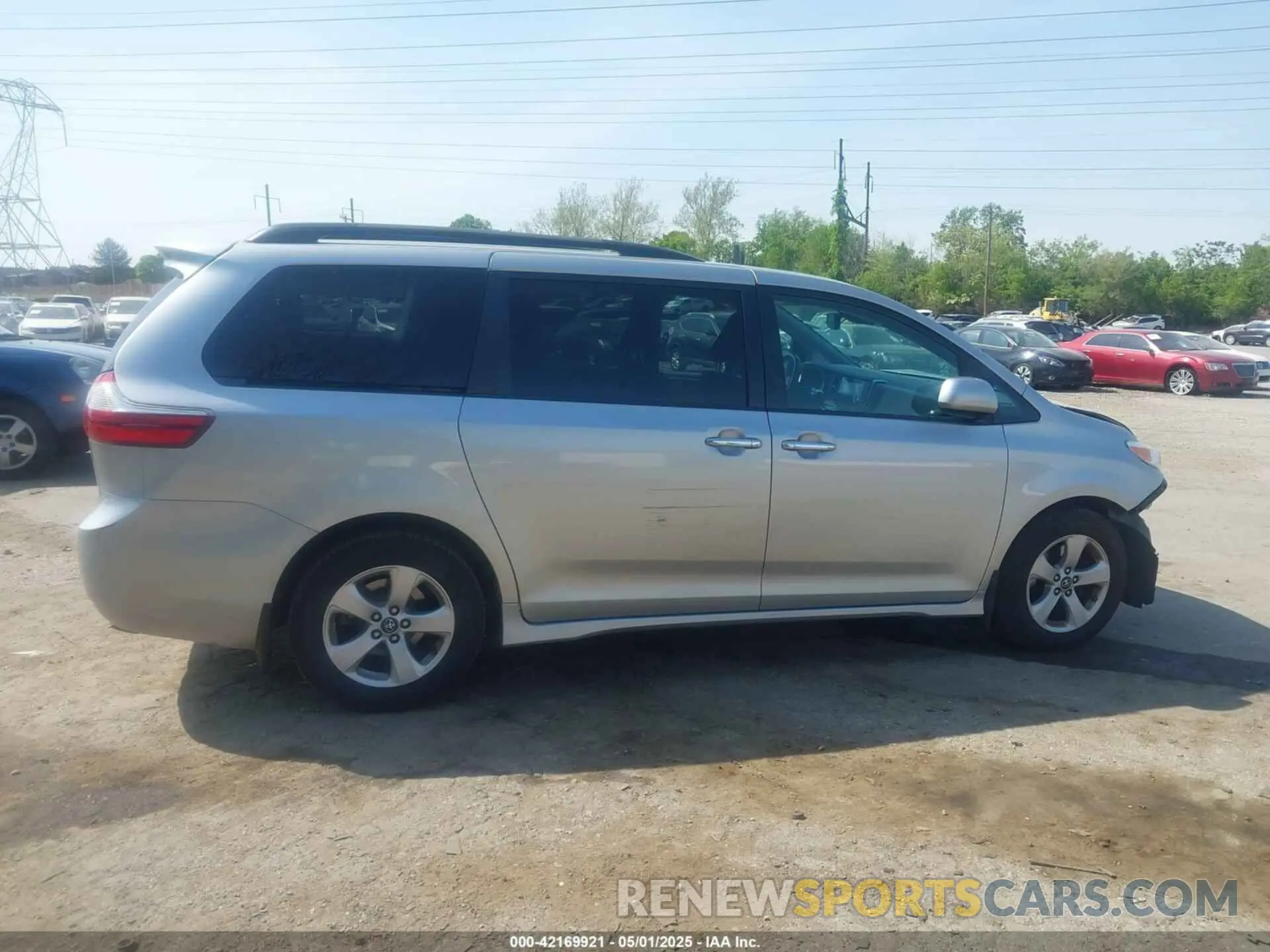 17 fotografías del automóvil dañado 5TDKZ3DC9KS981398 TOYOTA SIENNA 2019