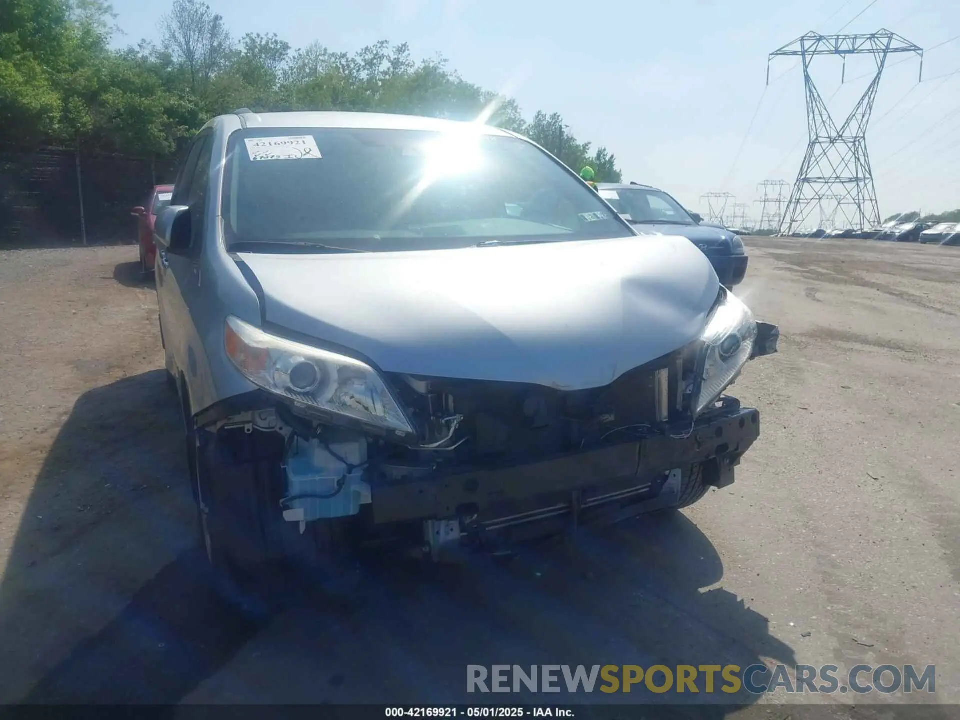 18 fotografías del automóvil dañado 5TDKZ3DC9KS981398 TOYOTA SIENNA 2019