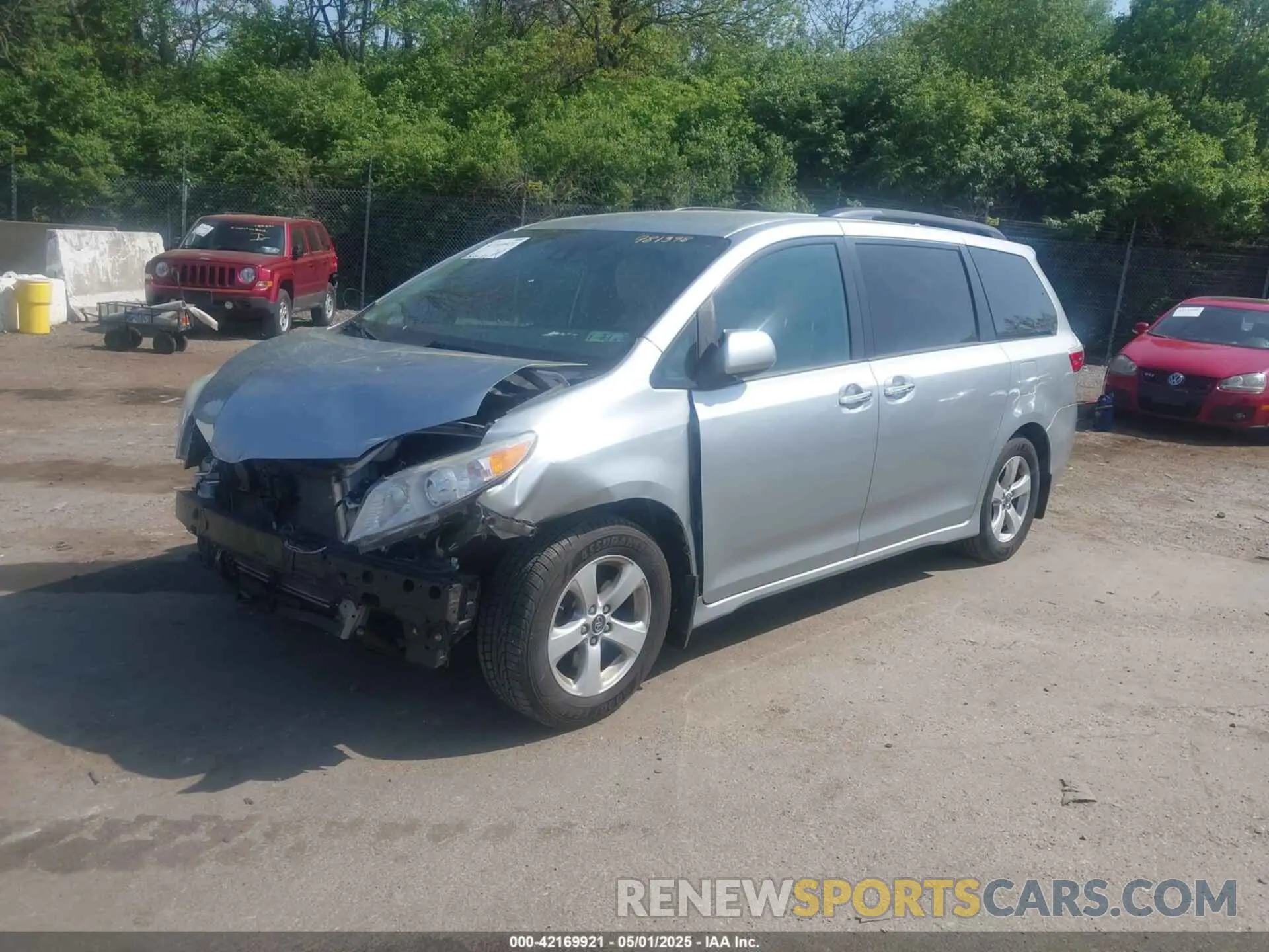 2 fotografías del automóvil dañado 5TDKZ3DC9KS981398 TOYOTA SIENNA 2019