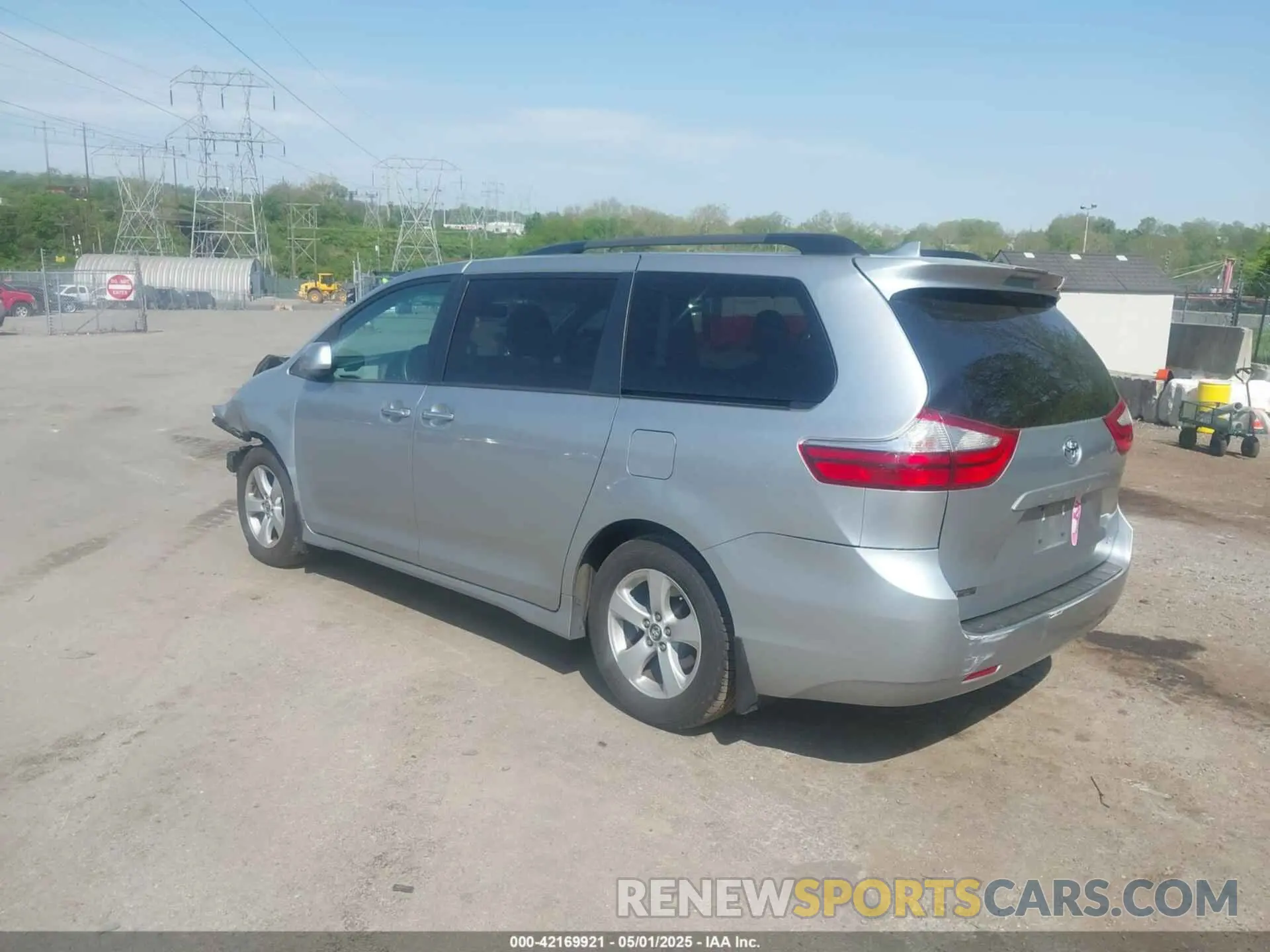 3 fotografías del automóvil dañado 5TDKZ3DC9KS981398 TOYOTA SIENNA 2019