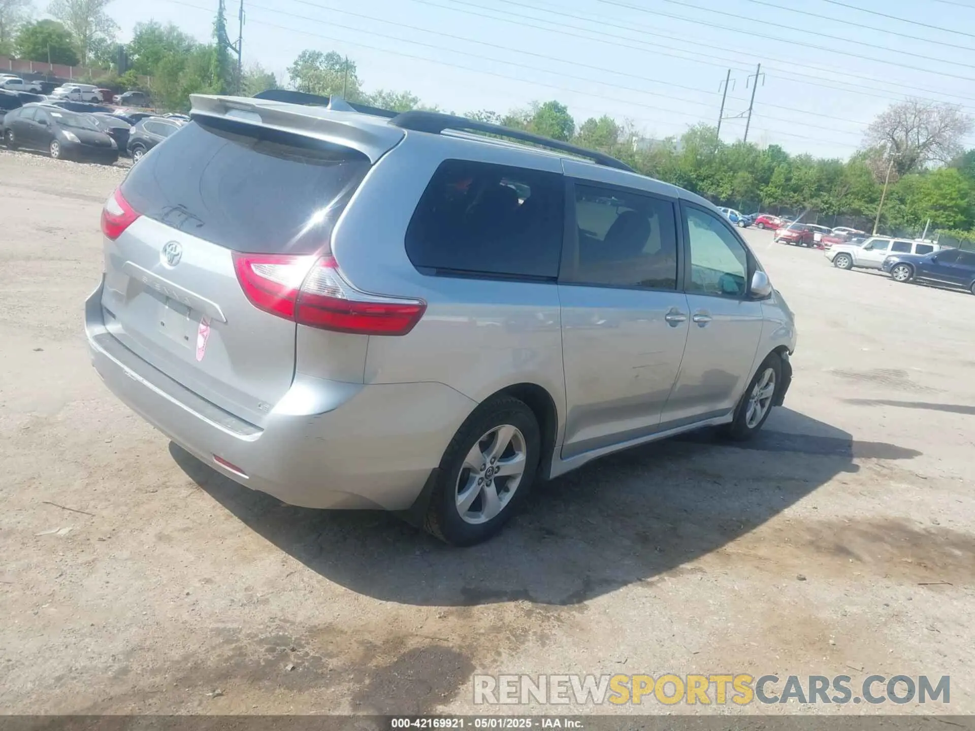 4 fotografías del automóvil dañado 5TDKZ3DC9KS981398 TOYOTA SIENNA 2019