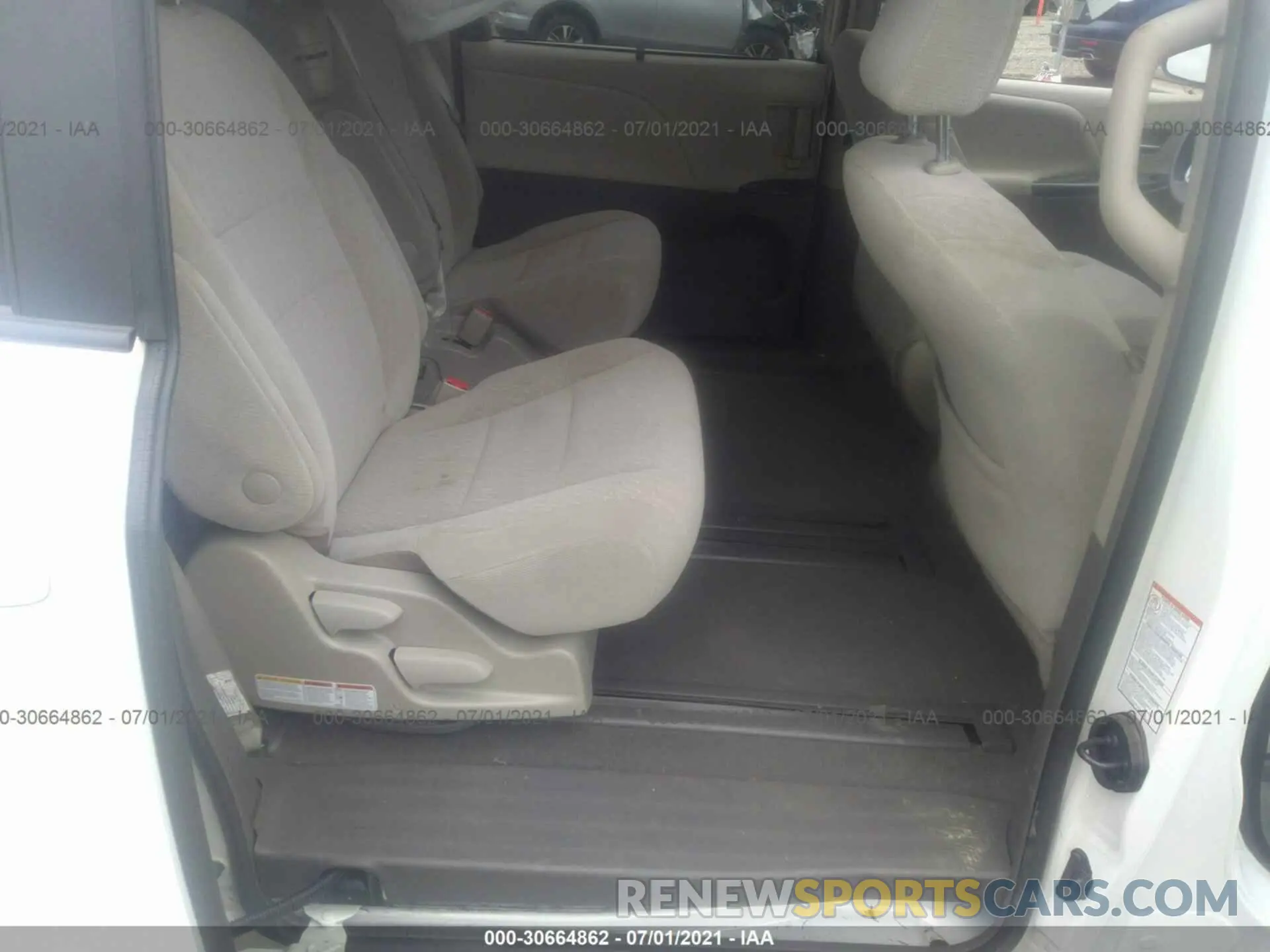 8 fotografías del automóvil dañado 5TDKZ3DC9KS992448 TOYOTA SIENNA 2019