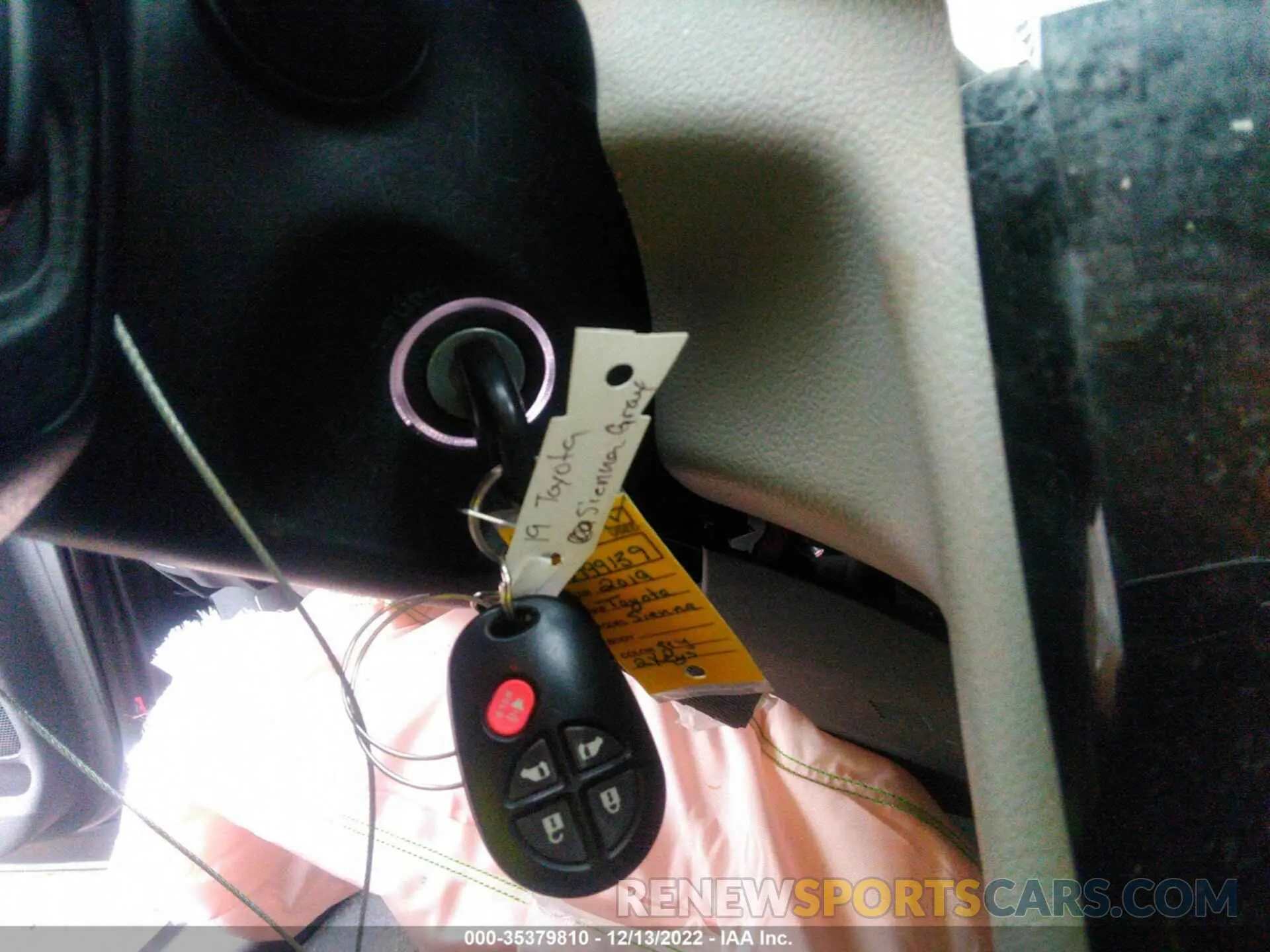 11 fotografías del automóvil dañado 5TDKZ3DC9KS999139 TOYOTA SIENNA 2019