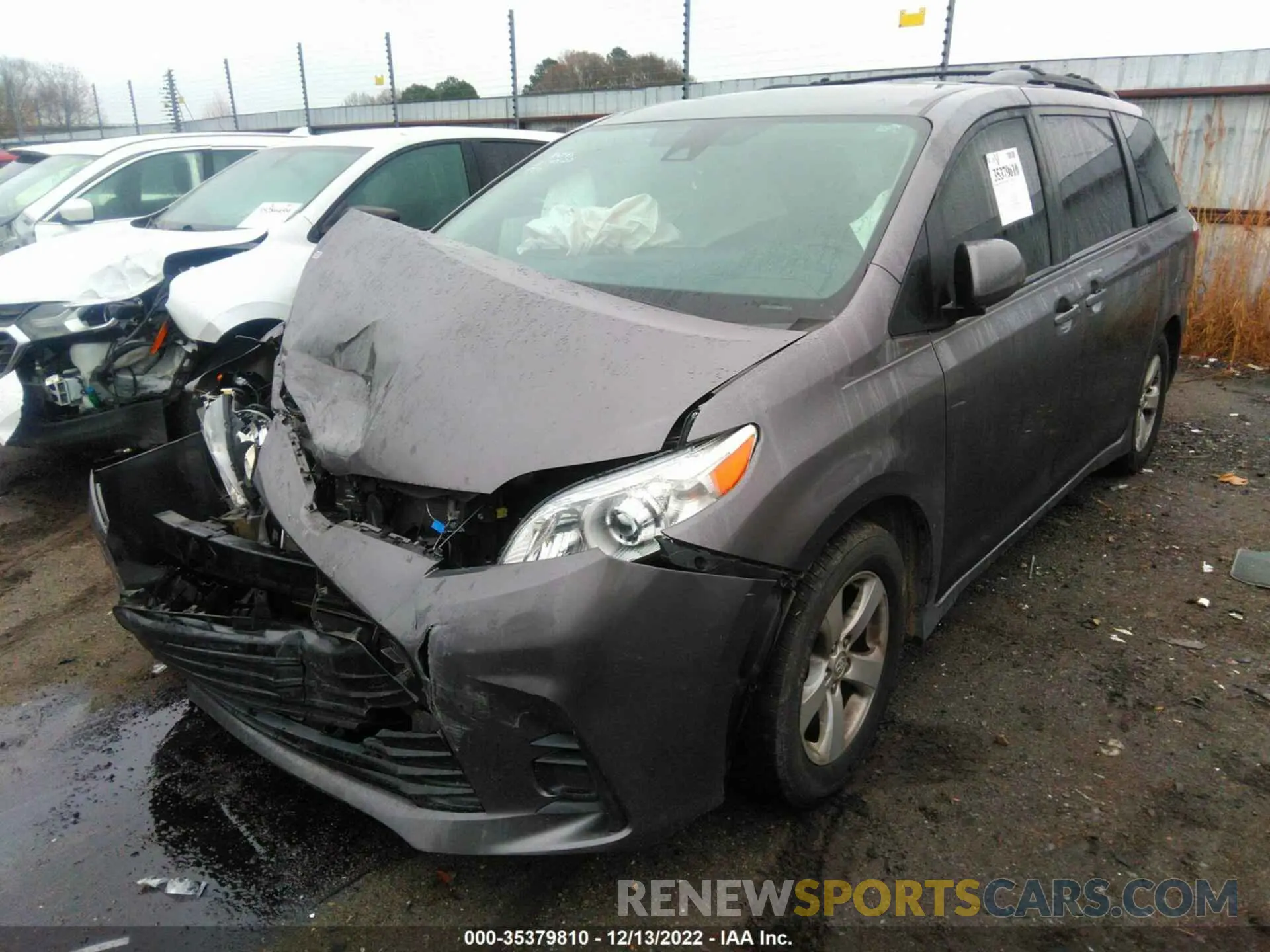 2 fotografías del automóvil dañado 5TDKZ3DC9KS999139 TOYOTA SIENNA 2019