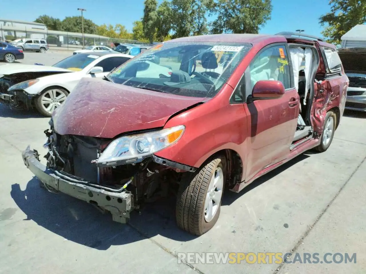 2 fotografías del automóvil dañado 5TDKZ3DCXKS971396 TOYOTA SIENNA 2019