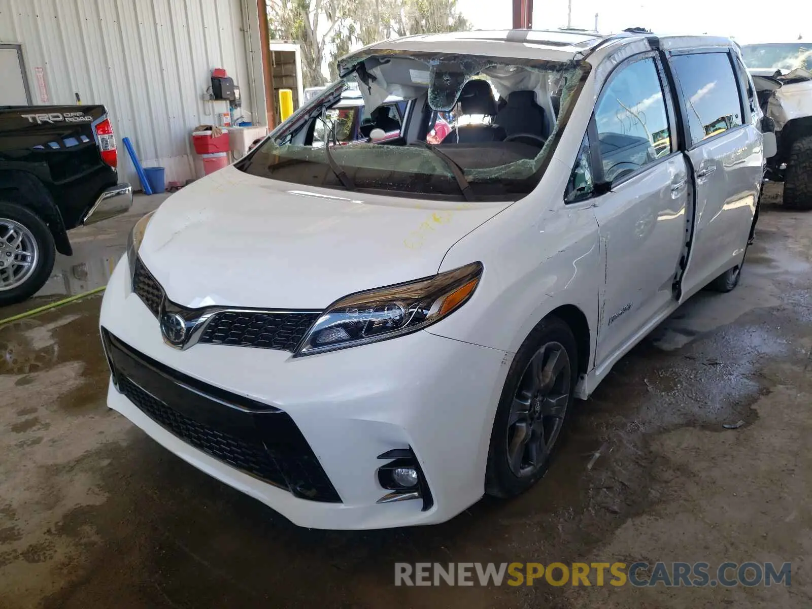 2 fotografías del automóvil dañado 5TDXZ3DC0KS989590 TOYOTA SIENNA 2019