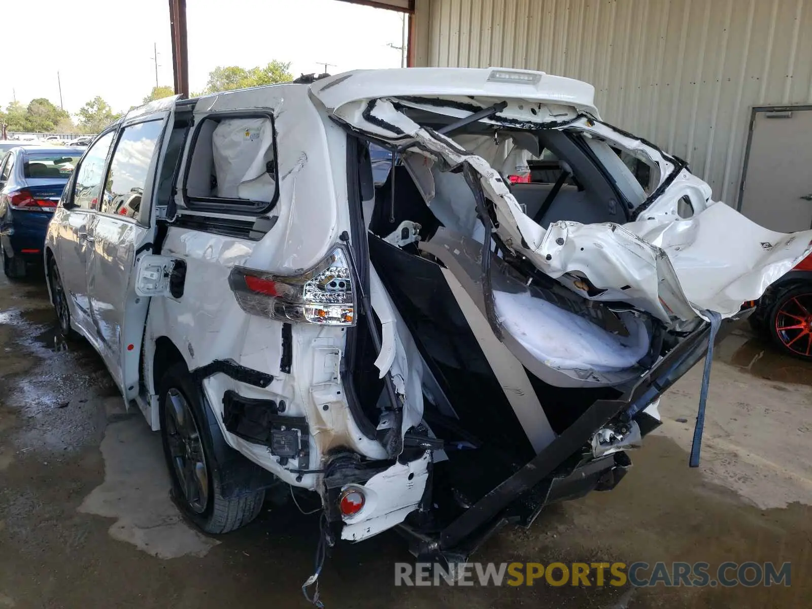 3 fotografías del automóvil dañado 5TDXZ3DC0KS989590 TOYOTA SIENNA 2019
