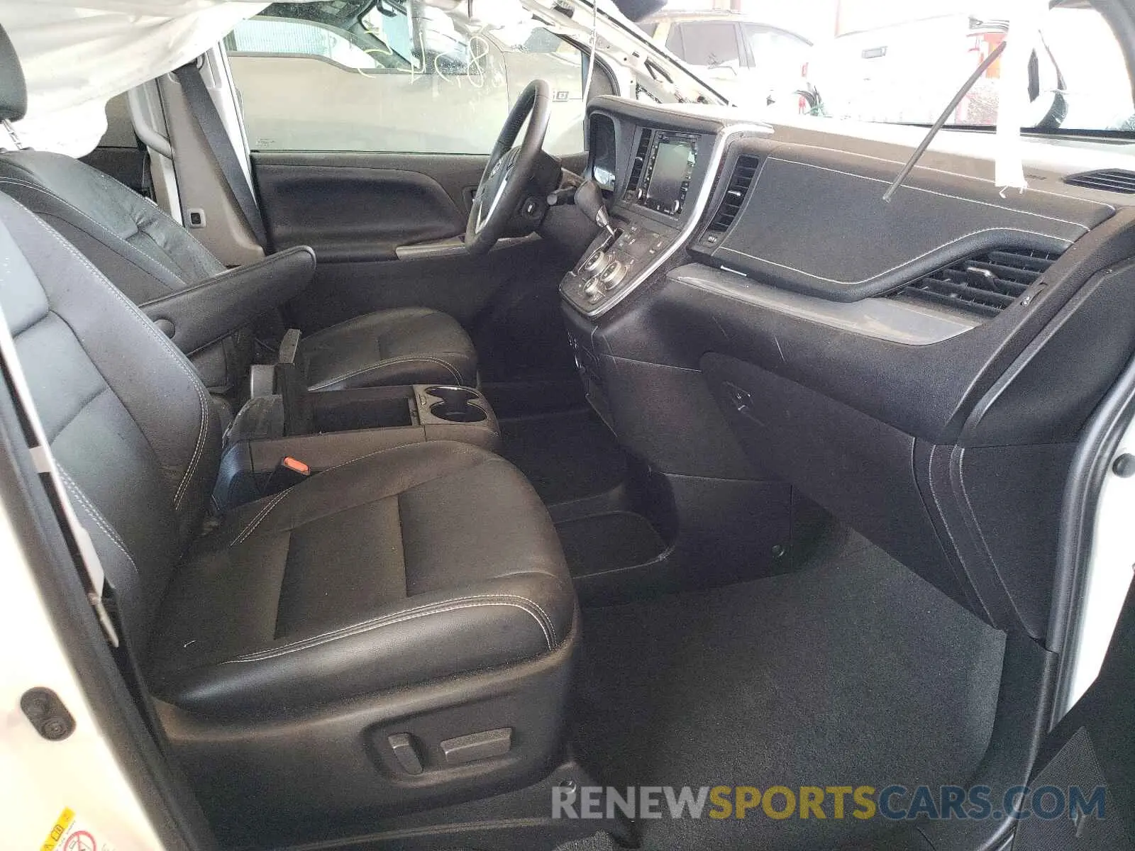 5 fotografías del automóvil dañado 5TDXZ3DC0KS989590 TOYOTA SIENNA 2019