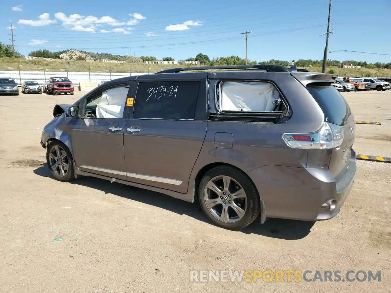 2 fotografías del automóvil dañado 5TDXZ3DC1KS002415 TOYOTA SIENNA 2019