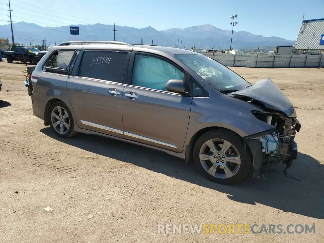 4 fotografías del automóvil dañado 5TDXZ3DC1KS002415 TOYOTA SIENNA 2019