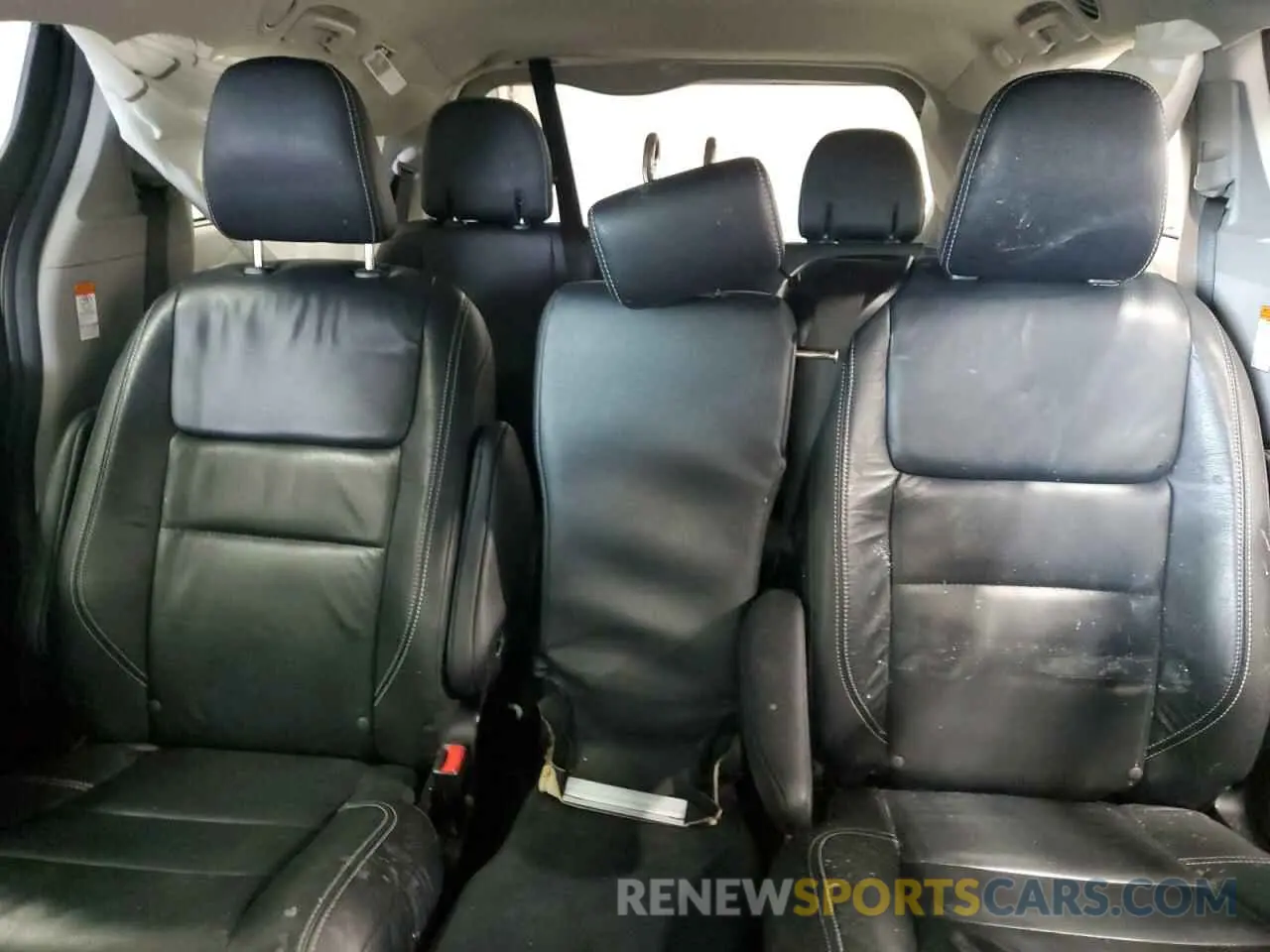10 fotografías del automóvil dañado 5TDXZ3DC3KS979491 TOYOTA SIENNA 2019