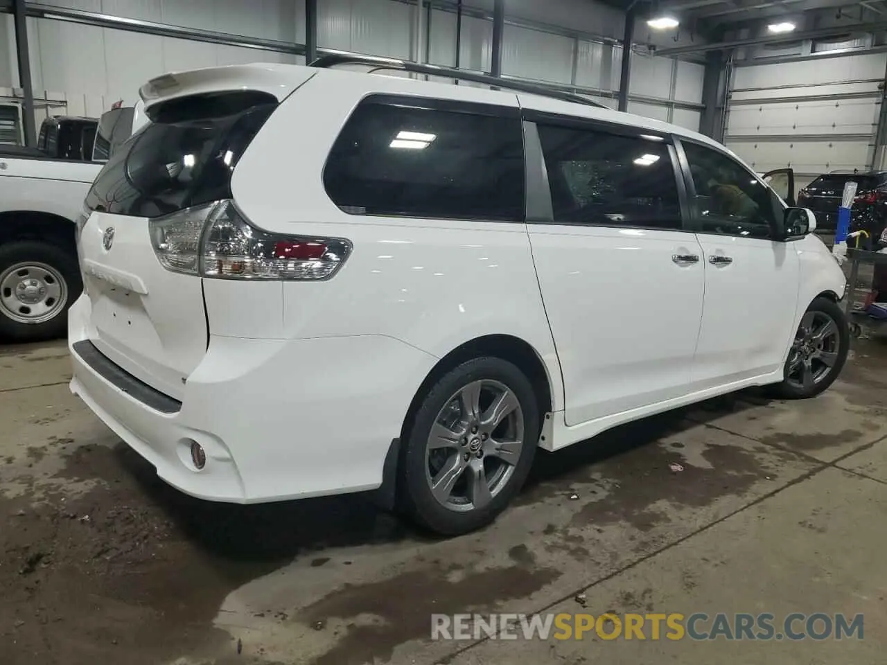 3 fotografías del automóvil dañado 5TDXZ3DC3KS979491 TOYOTA SIENNA 2019