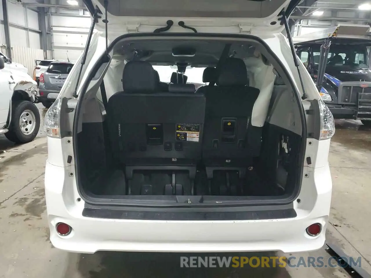 6 fotografías del automóvil dañado 5TDXZ3DC3KS979491 TOYOTA SIENNA 2019