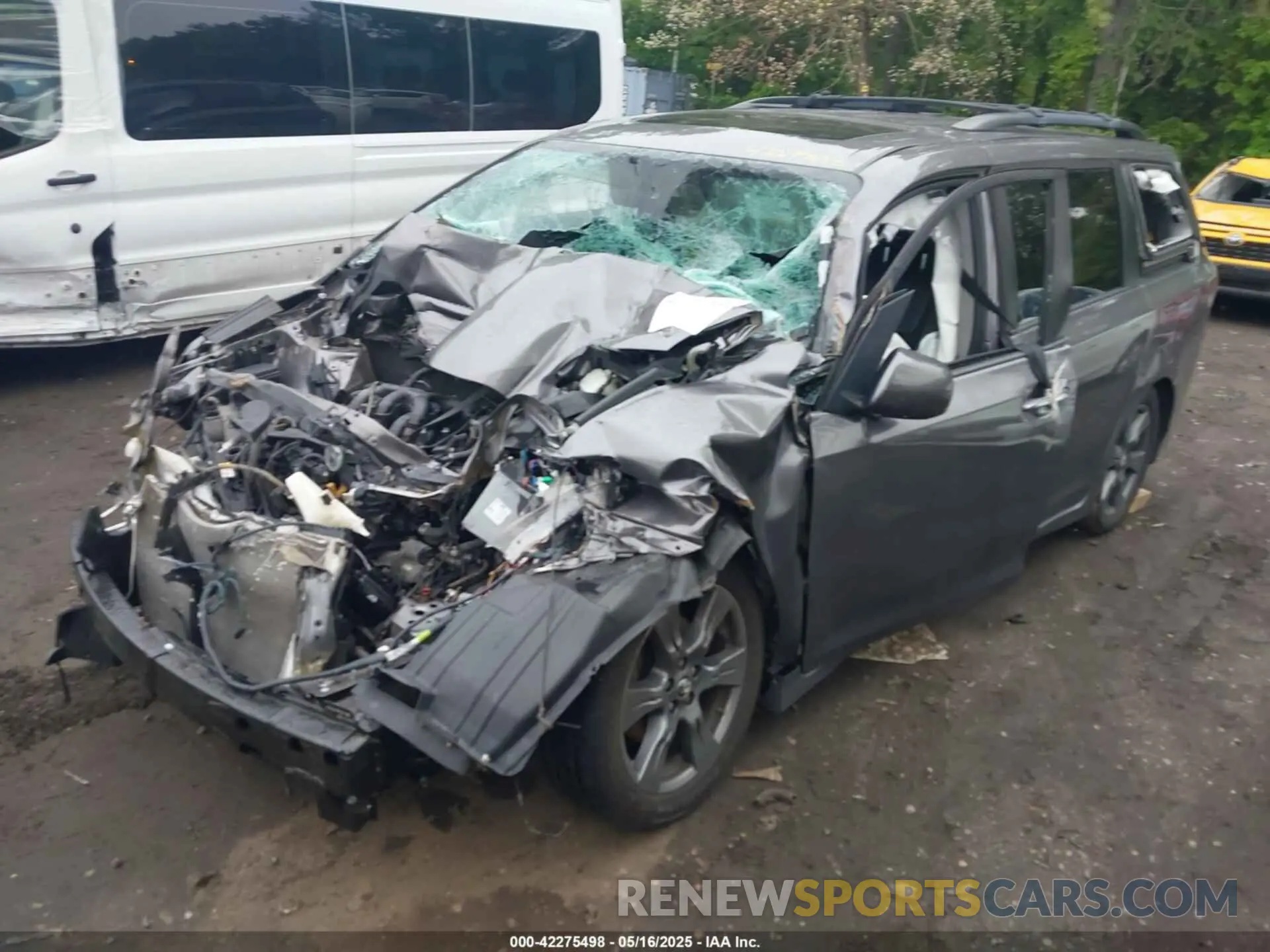 2 fotografías del automóvil dañado 5TDXZ3DC4KS014221 TOYOTA SIENNA 2019