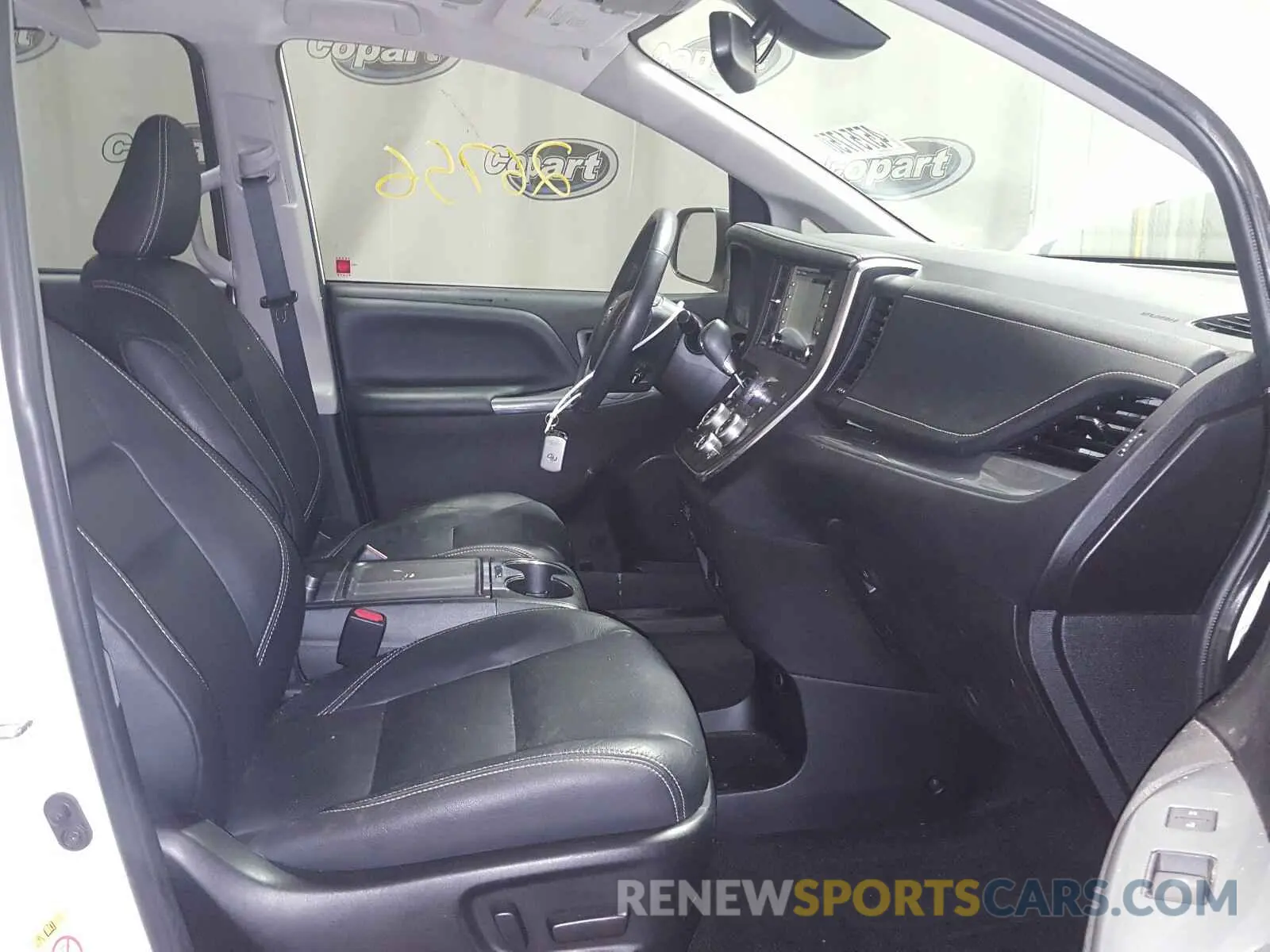 5 fotografías del automóvil dañado 5TDXZ3DC9KS971458 TOYOTA SIENNA 2019