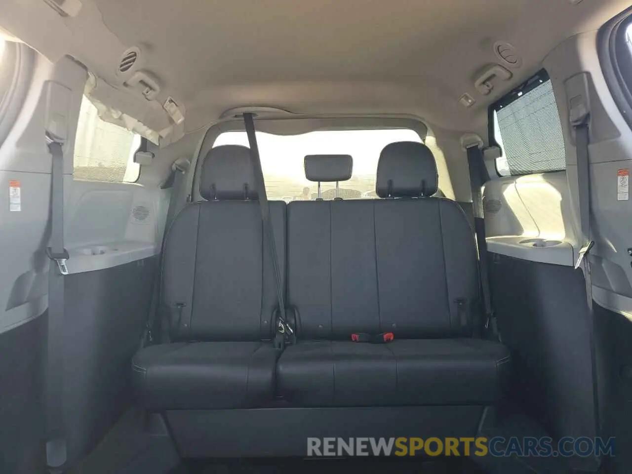 10 fotografías del automóvil dañado 5TDXZ3DC9KS978717 TOYOTA SIENNA 2019