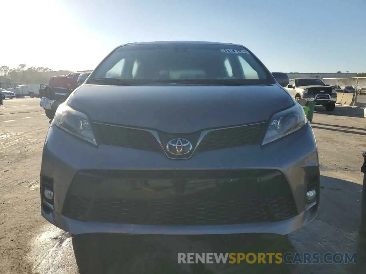 5 fotografías del automóvil dañado 5TDXZ3DC9KS978717 TOYOTA SIENNA 2019