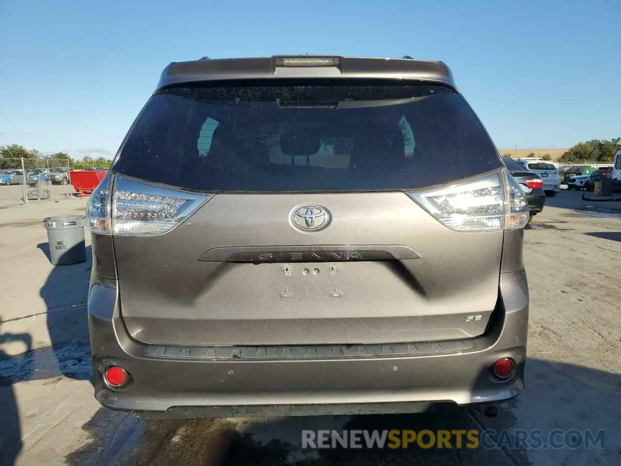 6 fotografías del automóvil dañado 5TDXZ3DC9KS978717 TOYOTA SIENNA 2019