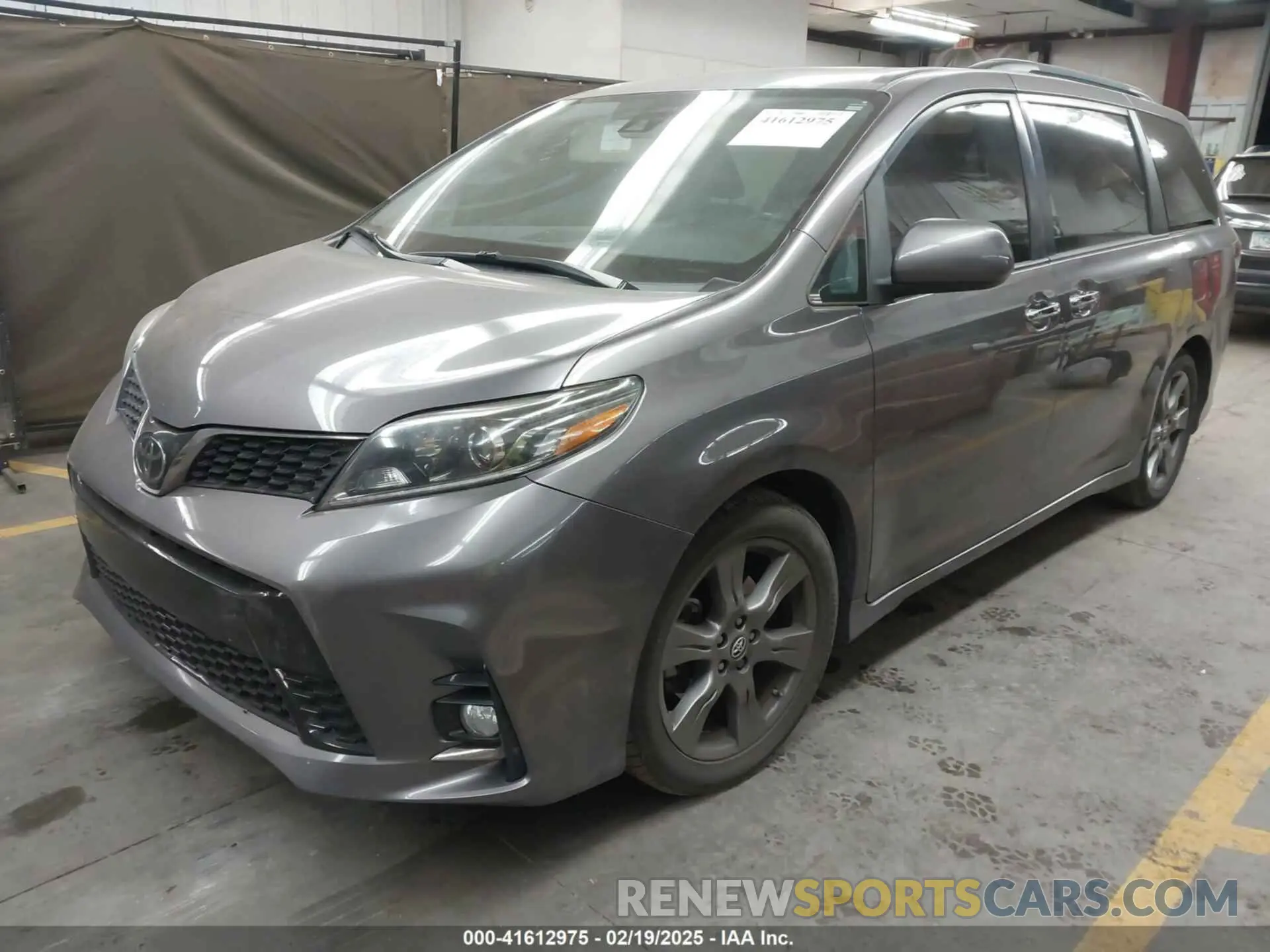 2 fotografías del automóvil dañado 5TDXZ3DC9KS998790 TOYOTA SIENNA 2019