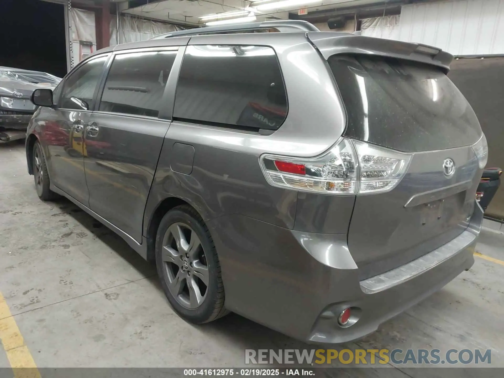 3 fotografías del automóvil dañado 5TDXZ3DC9KS998790 TOYOTA SIENNA 2019