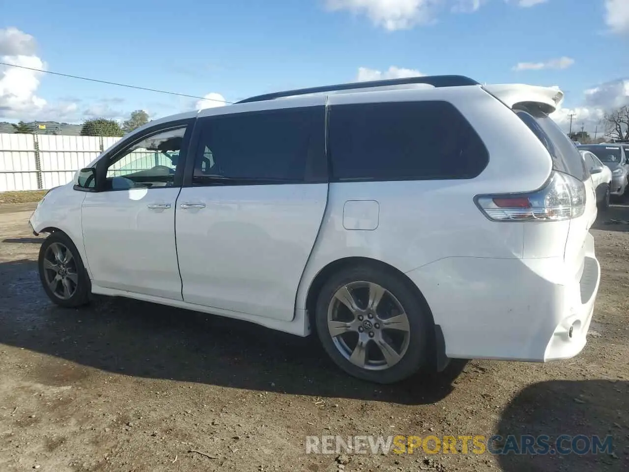 2 fotografías del automóvil dañado 5TDXZ3DCXKS973526 TOYOTA SIENNA 2019
