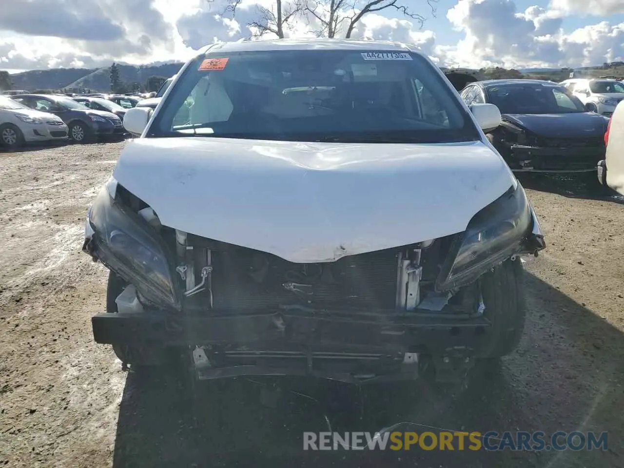 5 fotografías del automóvil dañado 5TDXZ3DCXKS973526 TOYOTA SIENNA 2019