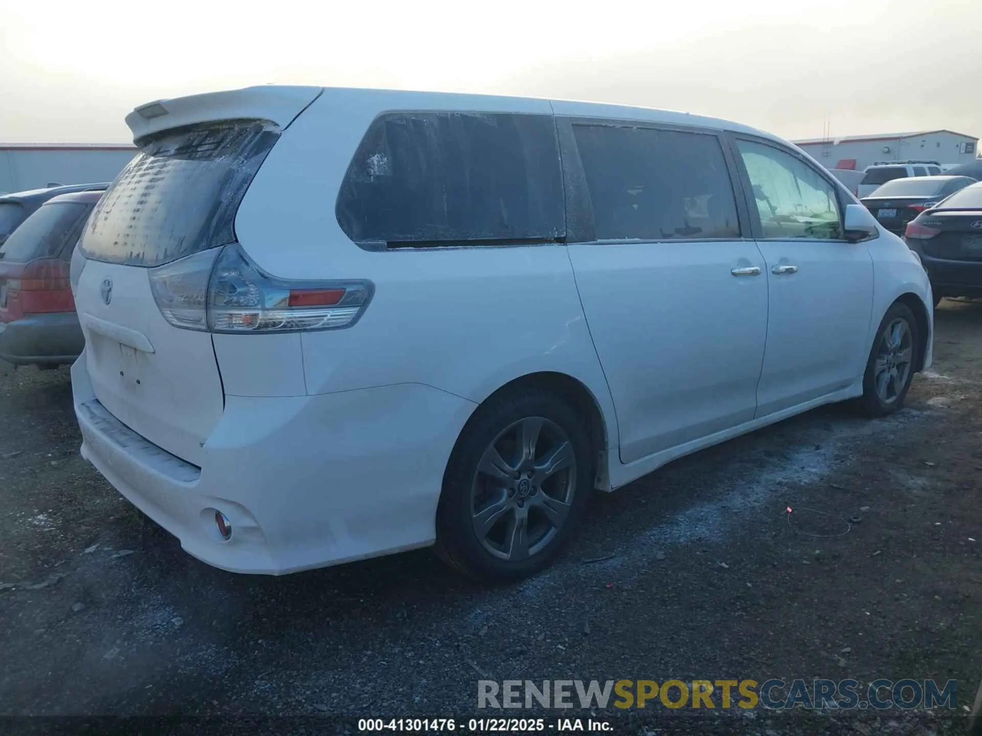 4 fotografías del automóvil dañado 5TDXZ3DCXKS984204 TOYOTA SIENNA 2019