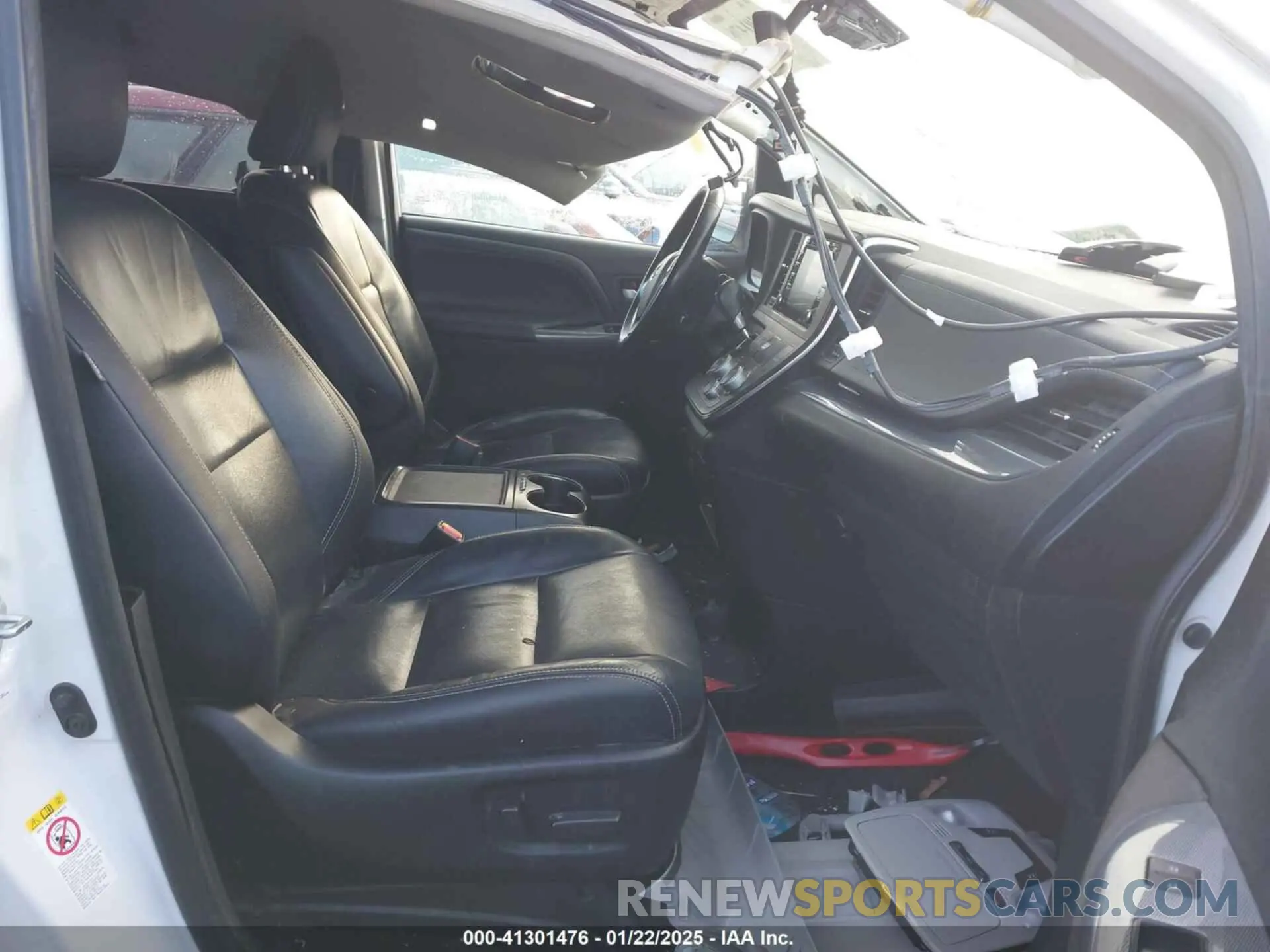 5 fotografías del automóvil dañado 5TDXZ3DCXKS984204 TOYOTA SIENNA 2019