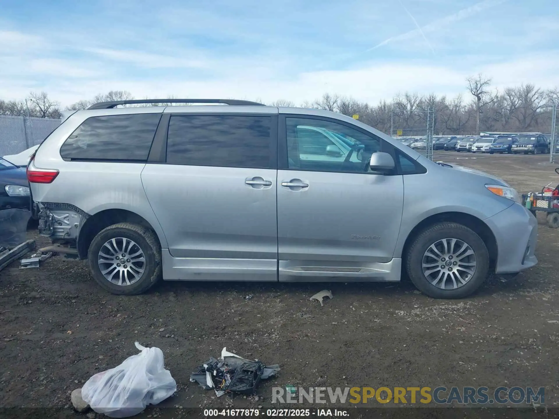 14 fotografías del automóvil dañado 5TDYZ3DC1KS002323 TOYOTA SIENNA 2019