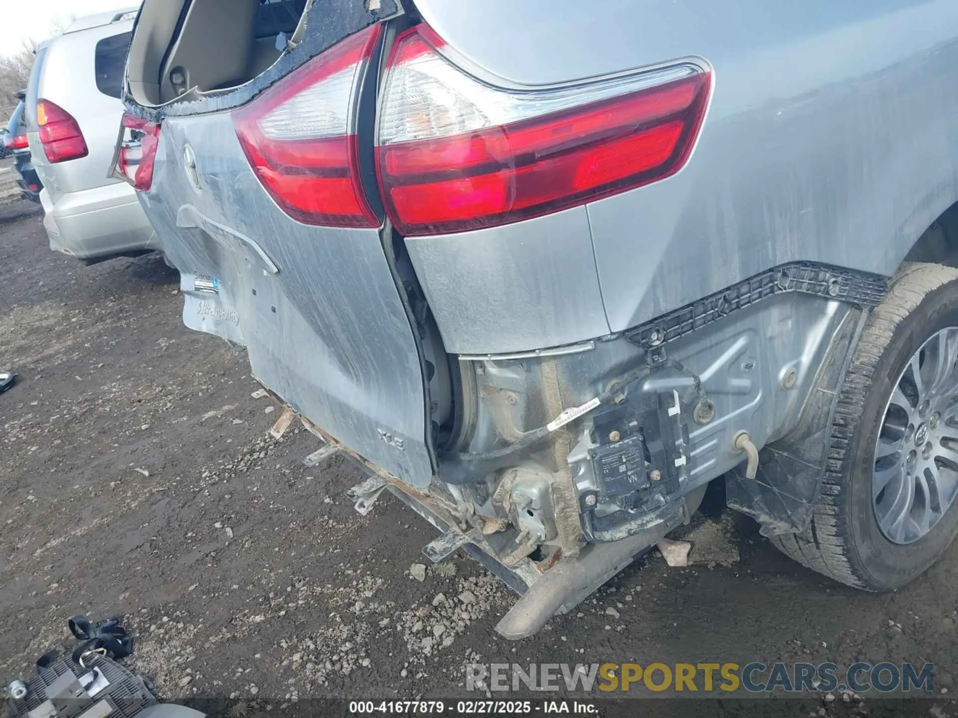19 fotografías del automóvil dañado 5TDYZ3DC1KS002323 TOYOTA SIENNA 2019