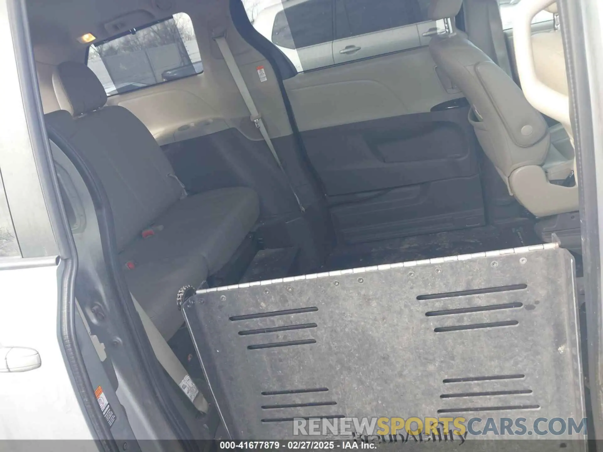 8 fotografías del automóvil dañado 5TDYZ3DC1KS002323 TOYOTA SIENNA 2019
