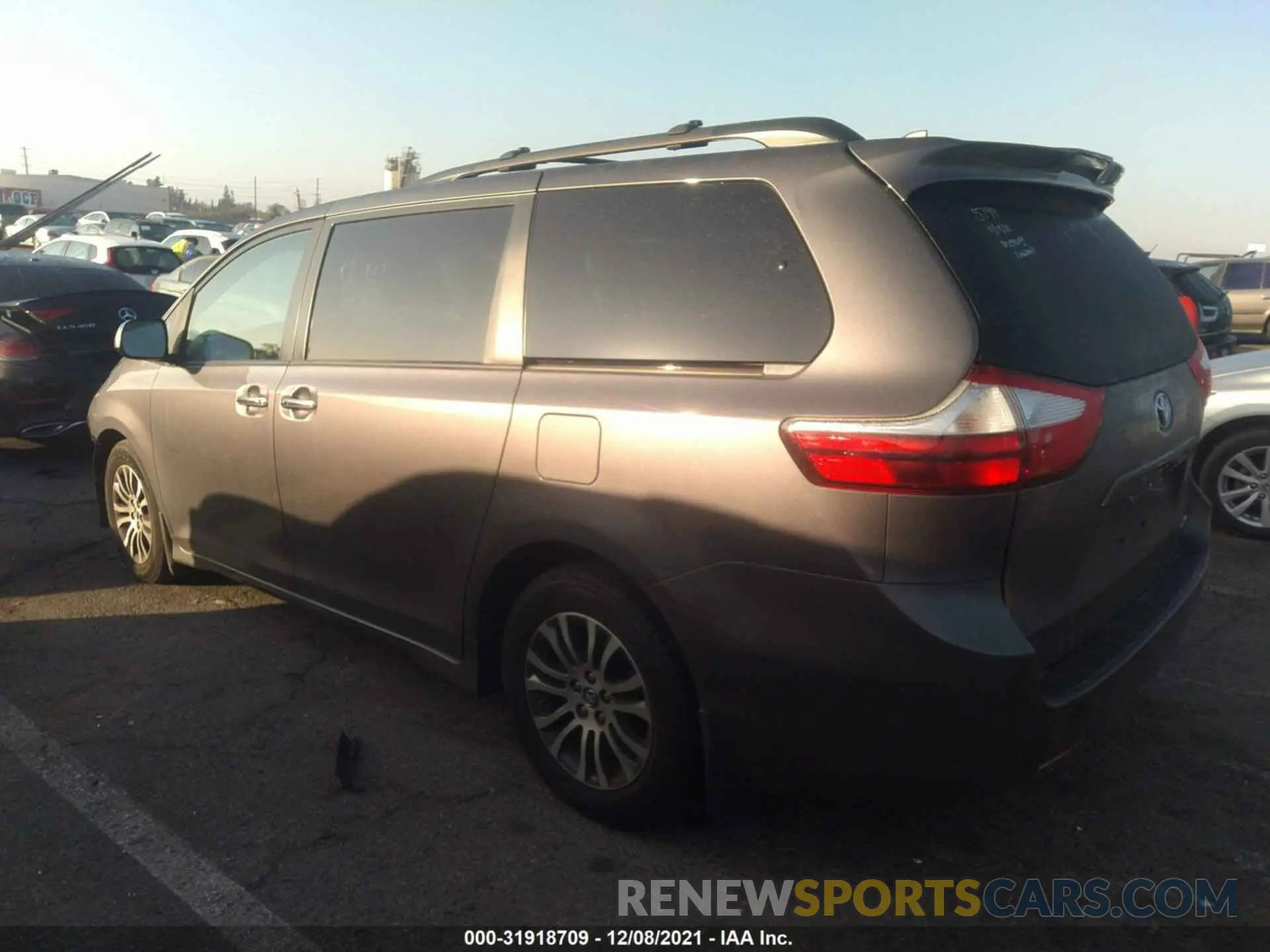 3 fotografías del automóvil dañado 5TDYZ3DC1KS988971 TOYOTA SIENNA 2019