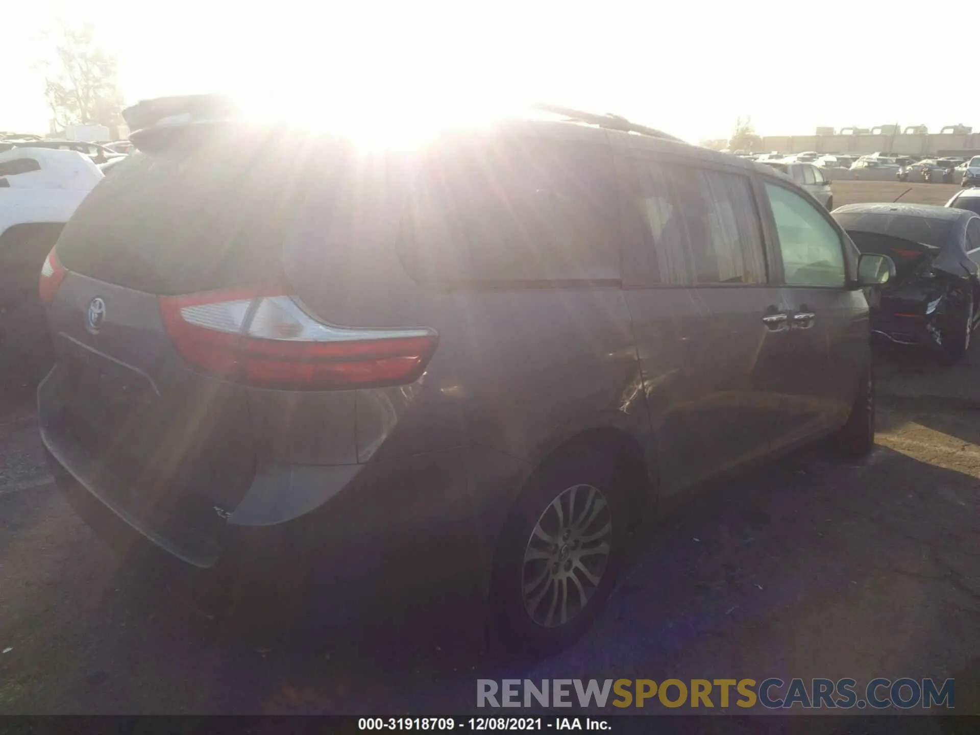 4 fotografías del automóvil dañado 5TDYZ3DC1KS988971 TOYOTA SIENNA 2019