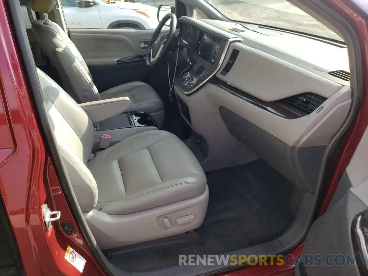 5 fotografías del automóvil dañado 5TDYZ3DC4KS970321 TOYOTA SIENNA 2019