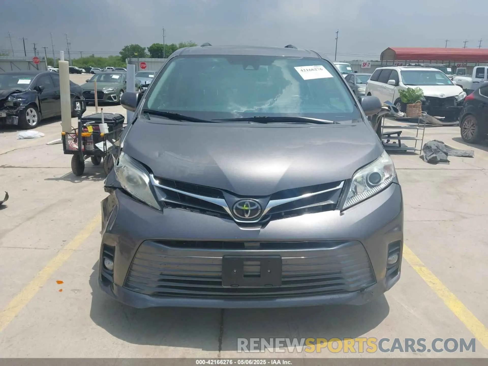 12 fotografías del automóvil dañado 5TDYZ3DC4KS970576 TOYOTA SIENNA 2019