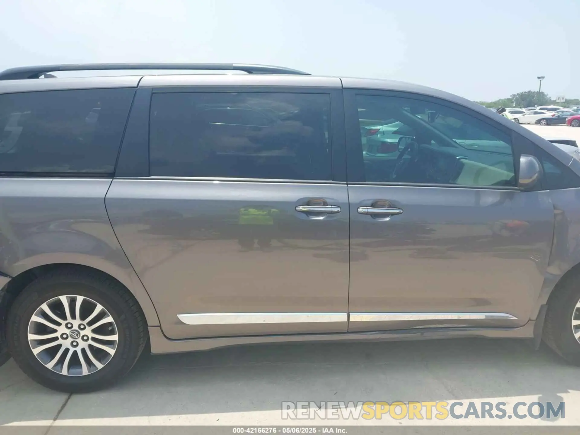 13 fotografías del automóvil dañado 5TDYZ3DC4KS970576 TOYOTA SIENNA 2019