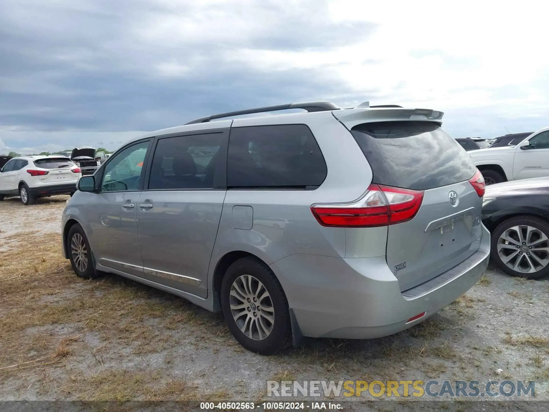 14 fotografías del automóvil dañado 5TDYZ3DC4KS988303 TOYOTA SIENNA 2019